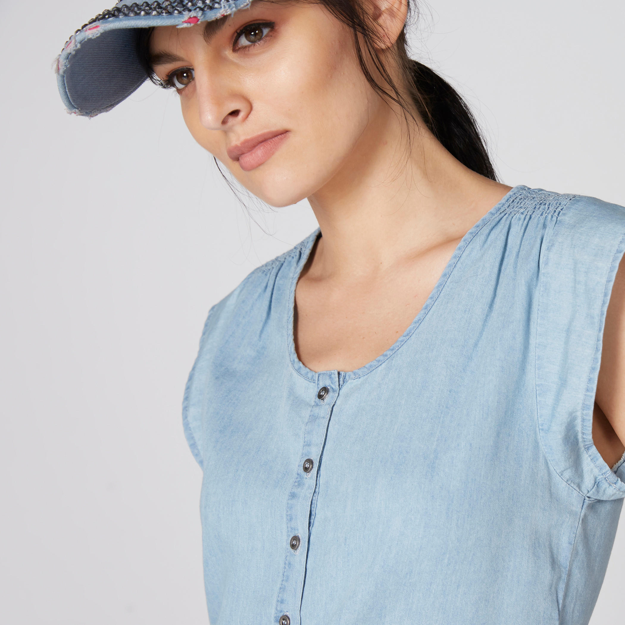 بلوزة من الدينم بياقة هينلي وأكمام كاب-women-clothing-shirtsandblouses-blouses-image-4