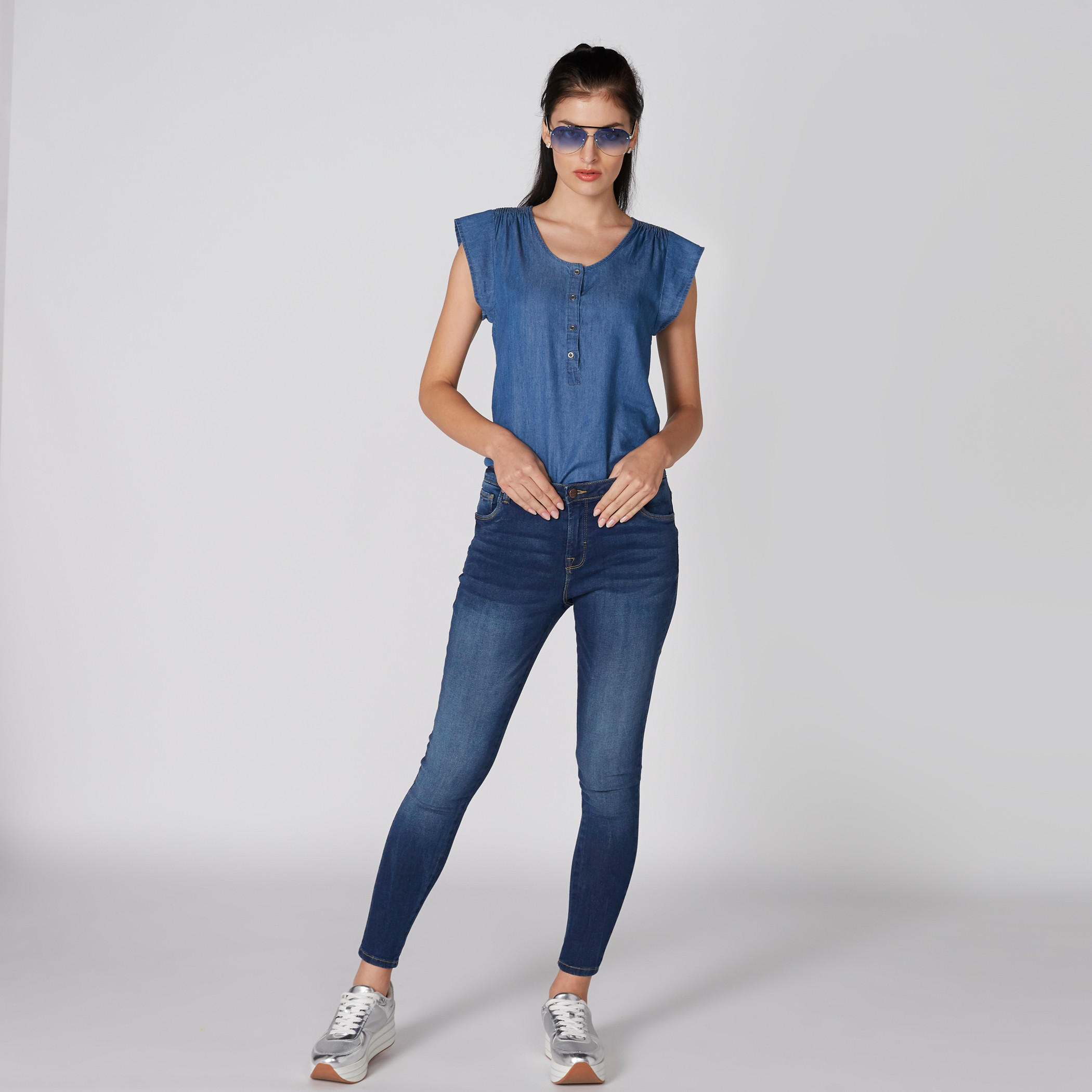 بلوزة من الدينم بياقة هينلي وأكمام كاب-women-clothing-shirtsandblouses-blouses-image-3
