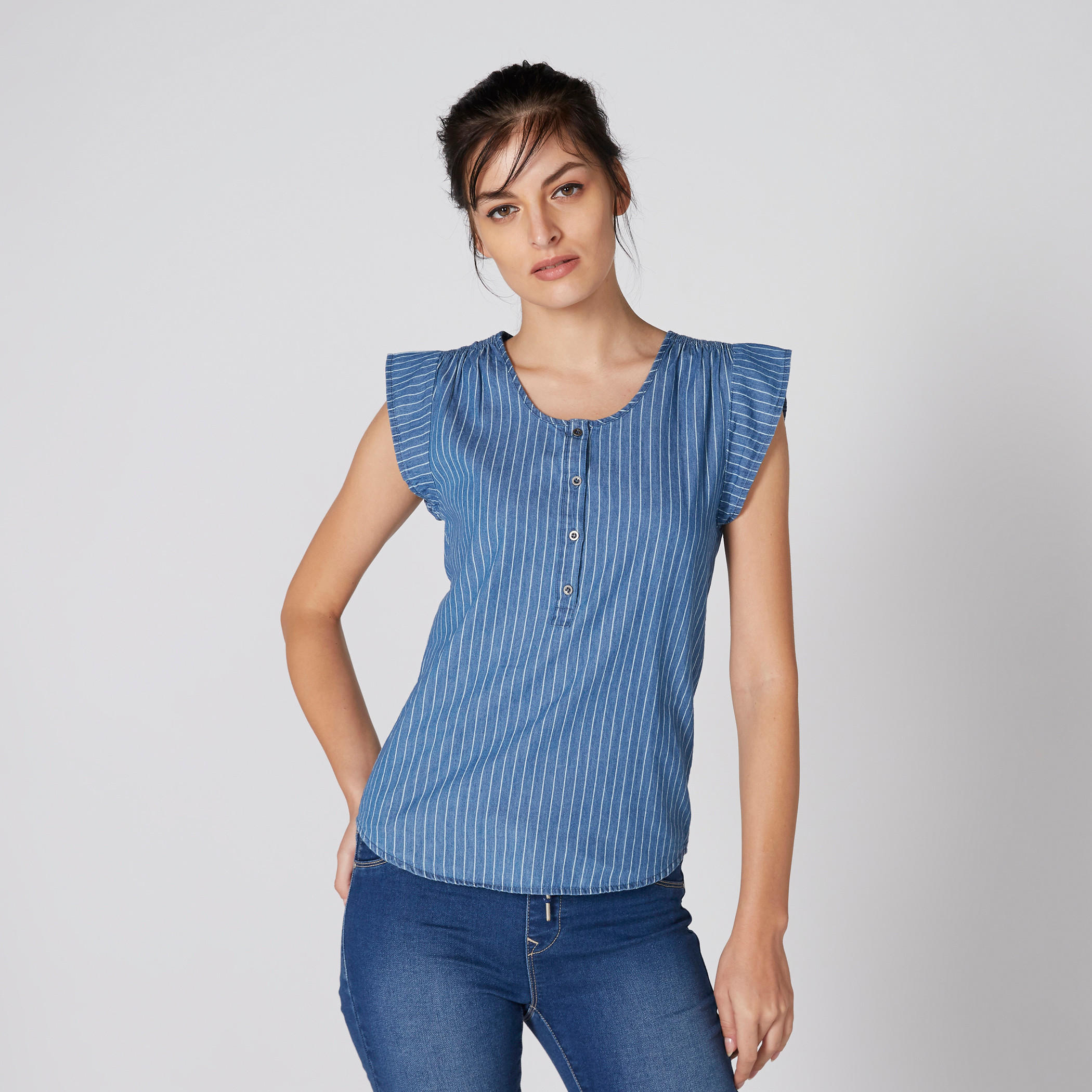 بلوزة مقلمة بياقة هينلي وأكمام كاب-women-clothing-shirtsandblouses-blouses-image-1
