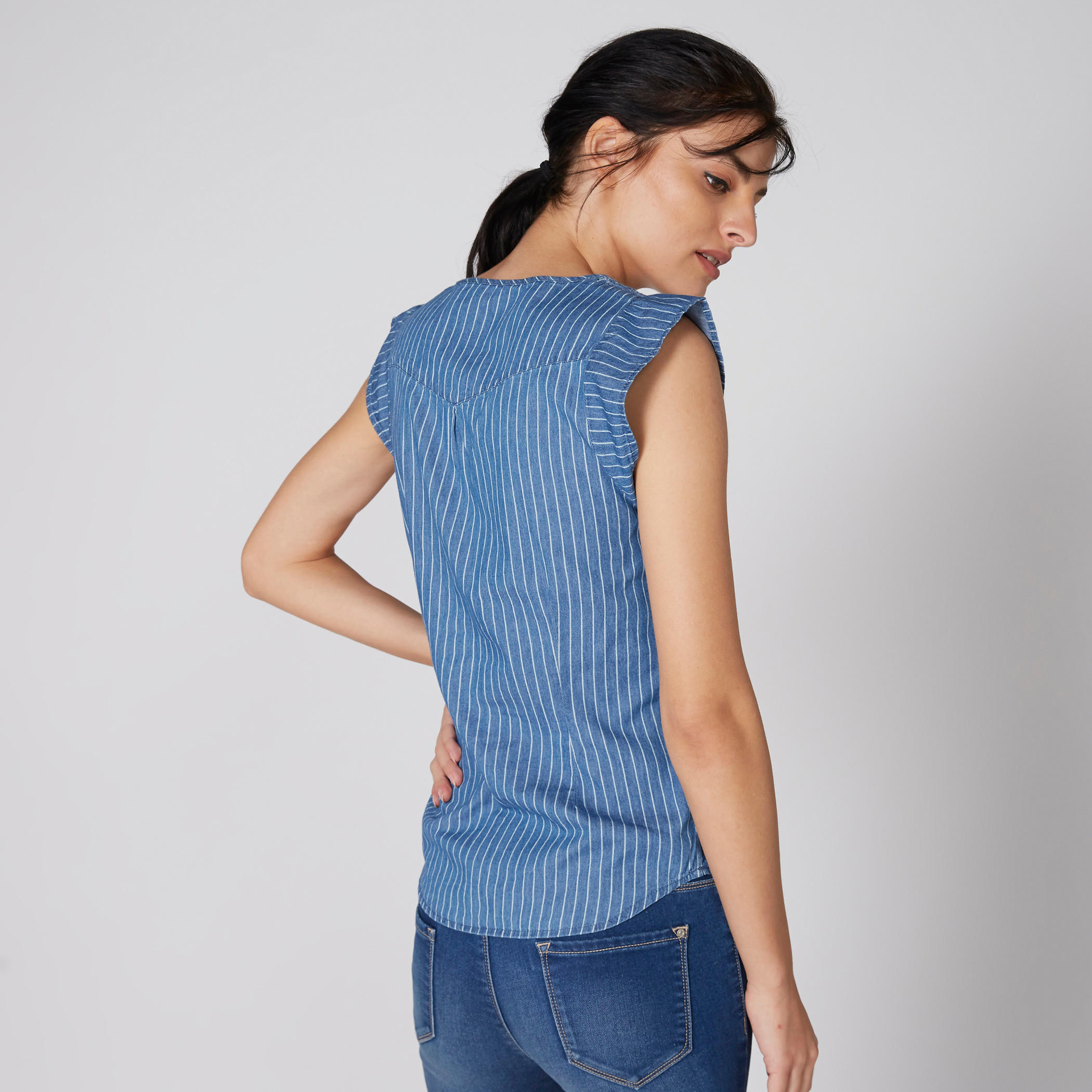 بلوزة مقلمة بياقة هينلي وأكمام كاب-women-clothing-shirtsandblouses-blouses-image-2