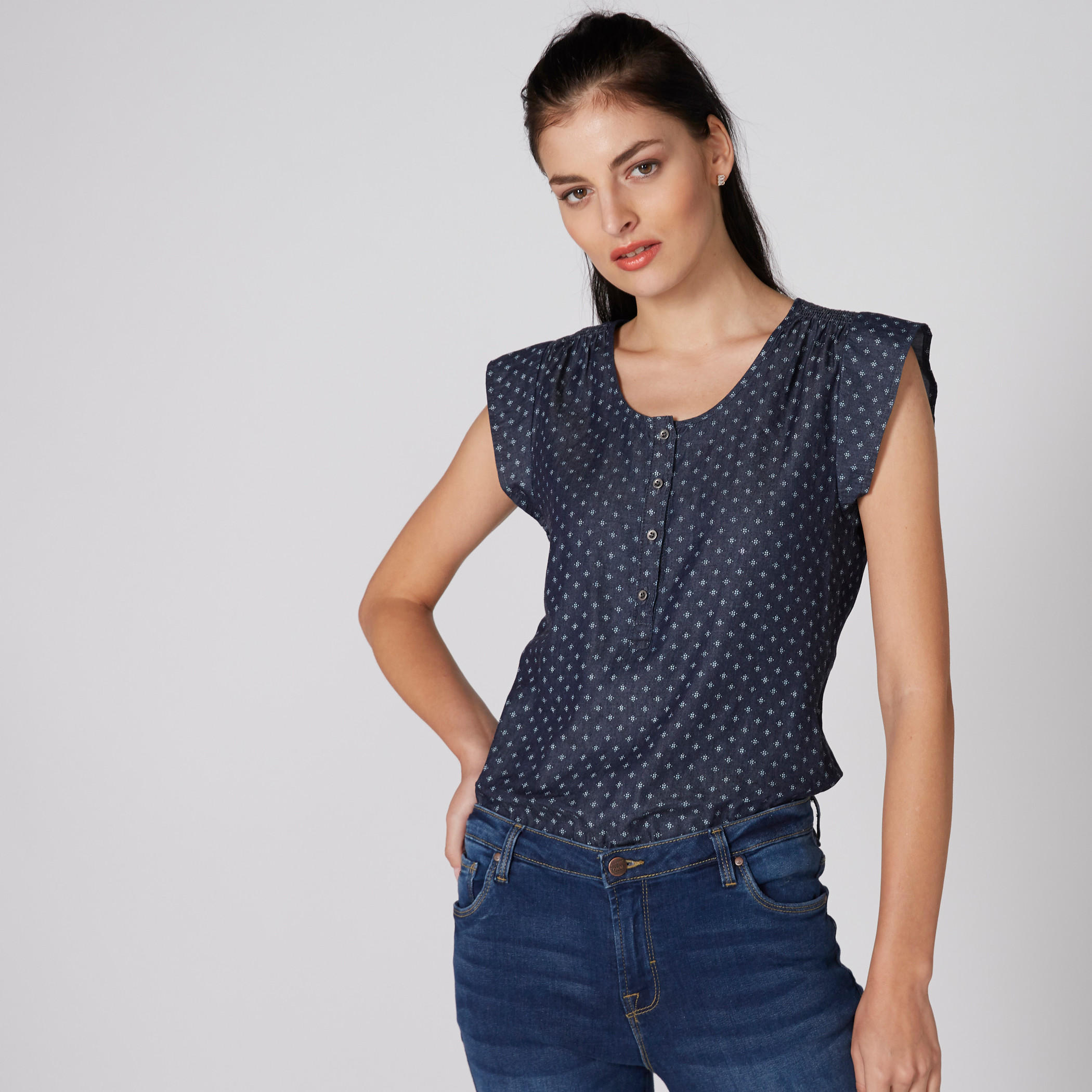 بلوزة بياقة هينلي وأكمام كاب وطبعات-women-clothing-shirtsandblouses-blouses-image-1
