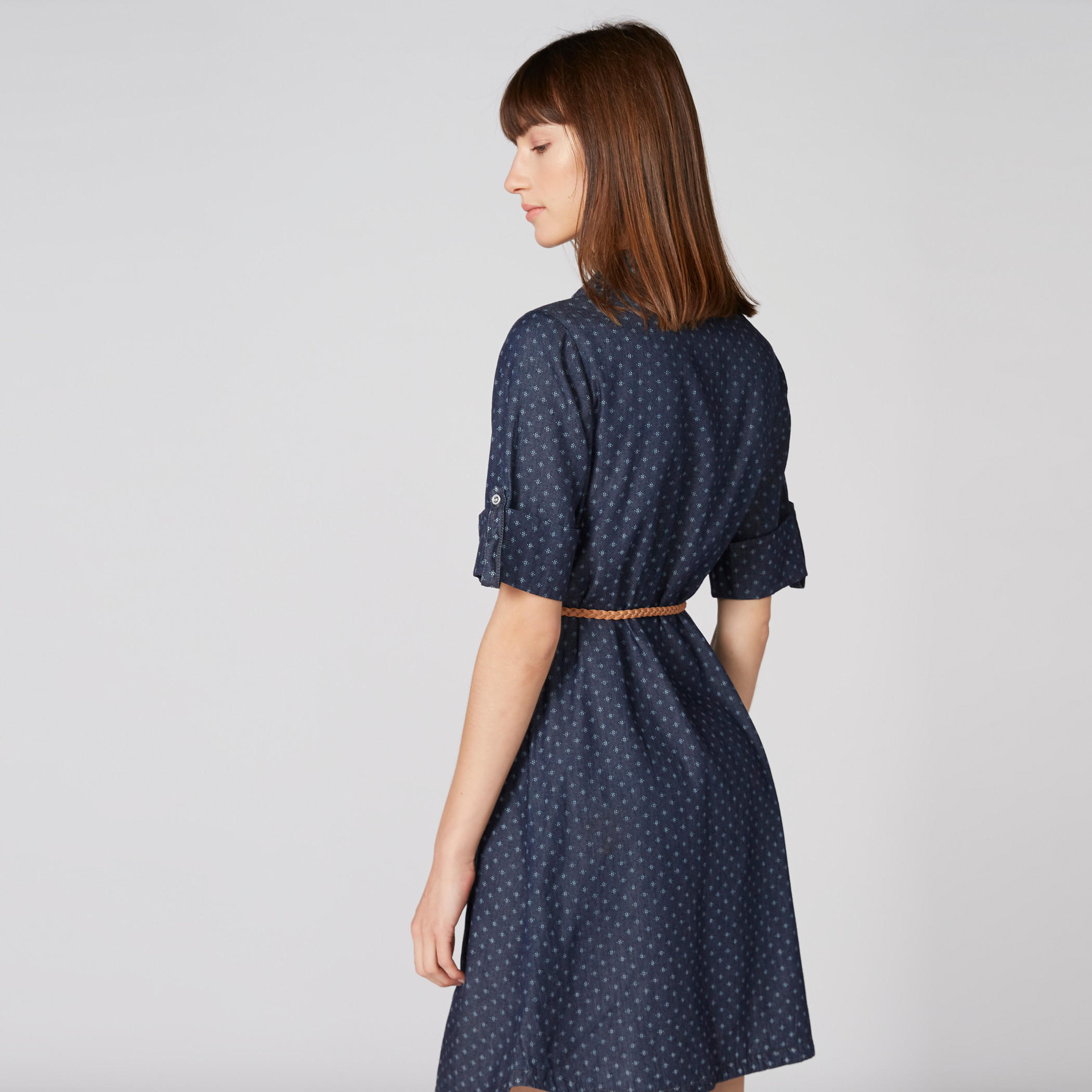 فستان قميص متوسط الطول من الدينم بطبعات مع حزام ضفيرة-women-clothing-dresses-image-2