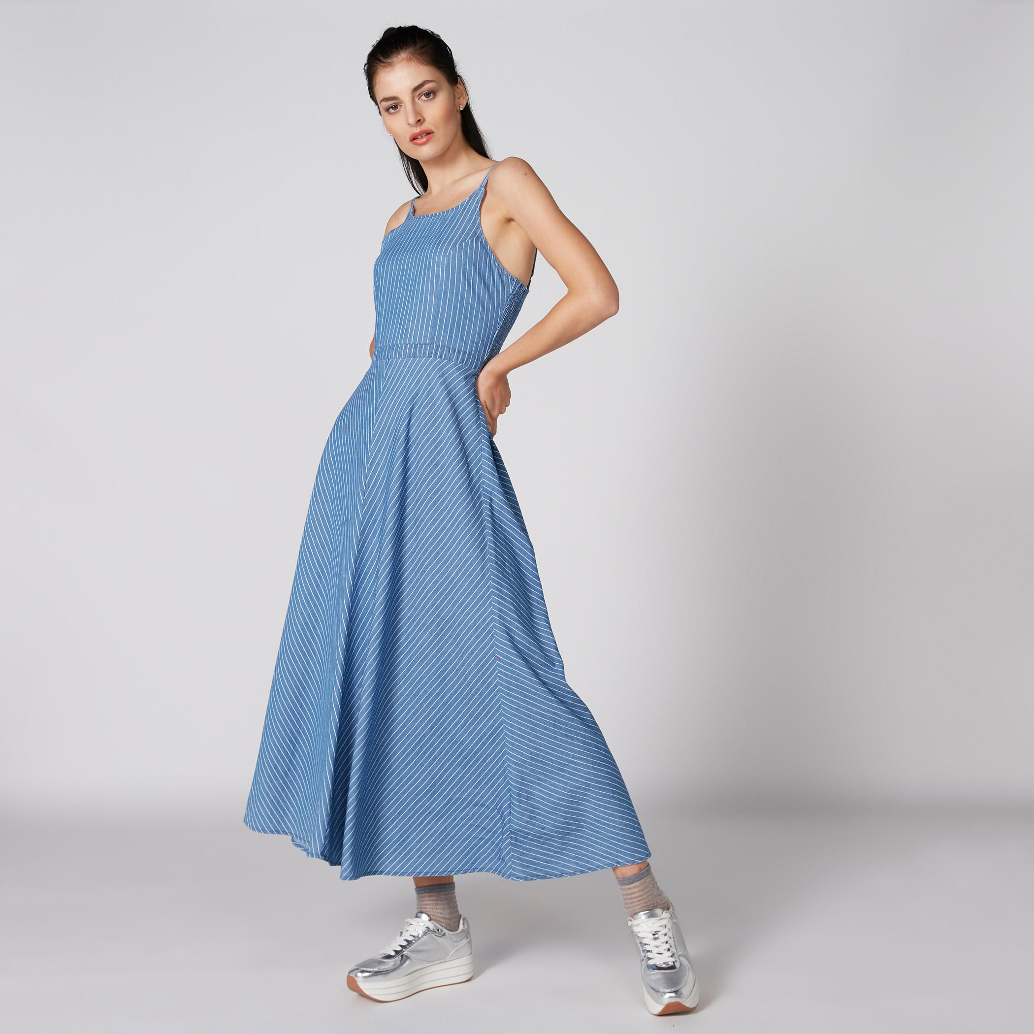 فستان طويل مقلّم بحمّالات قابلة للتعديل ودرزات-women-clothing-dresses-image-1