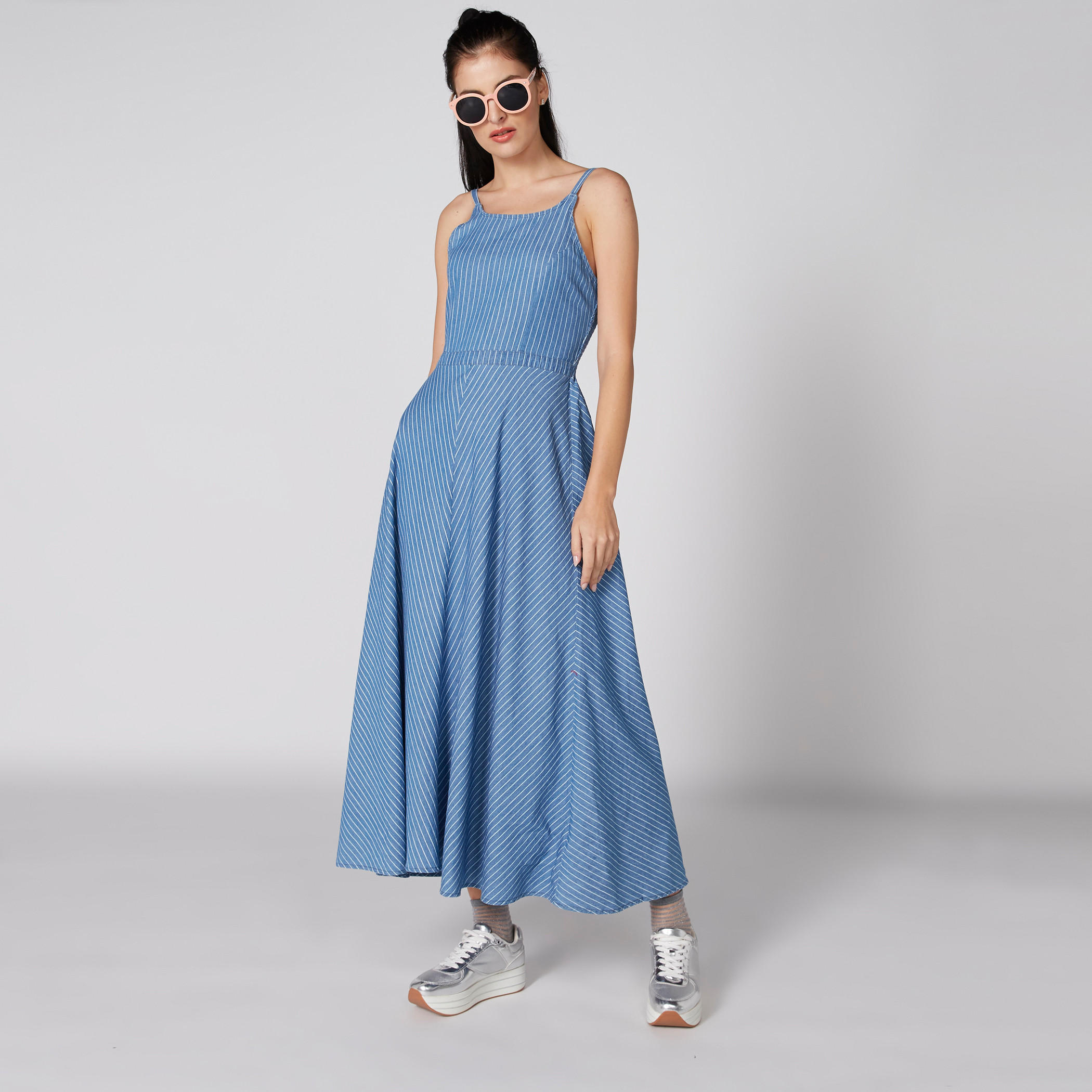 فستان طويل مقلّم بحمّالات قابلة للتعديل ودرزات-women-clothing-dresses-image-3