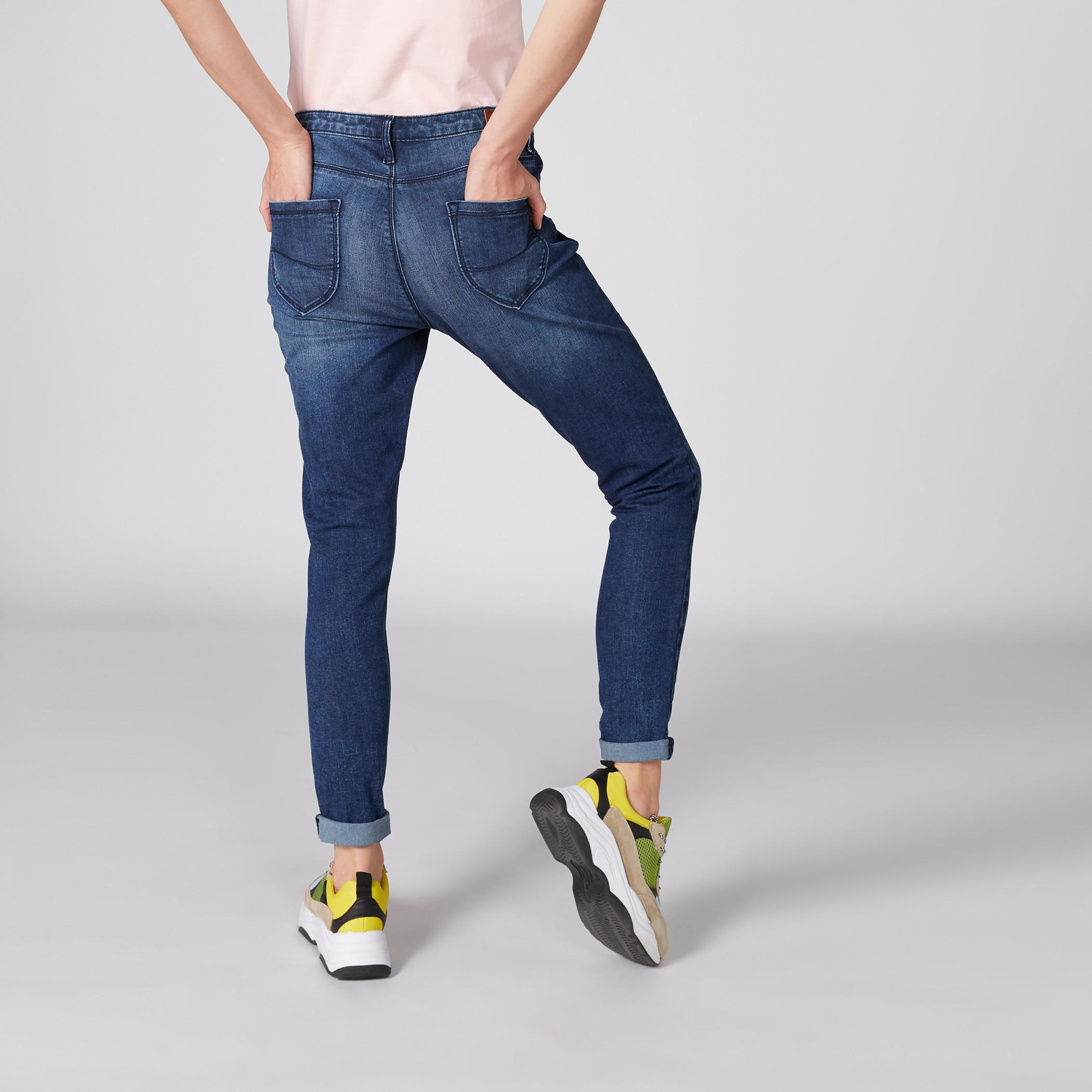بِنطال جينز طويل بزر إغلاق وجيوب-women-clothing-bottoms-jeans-image-2