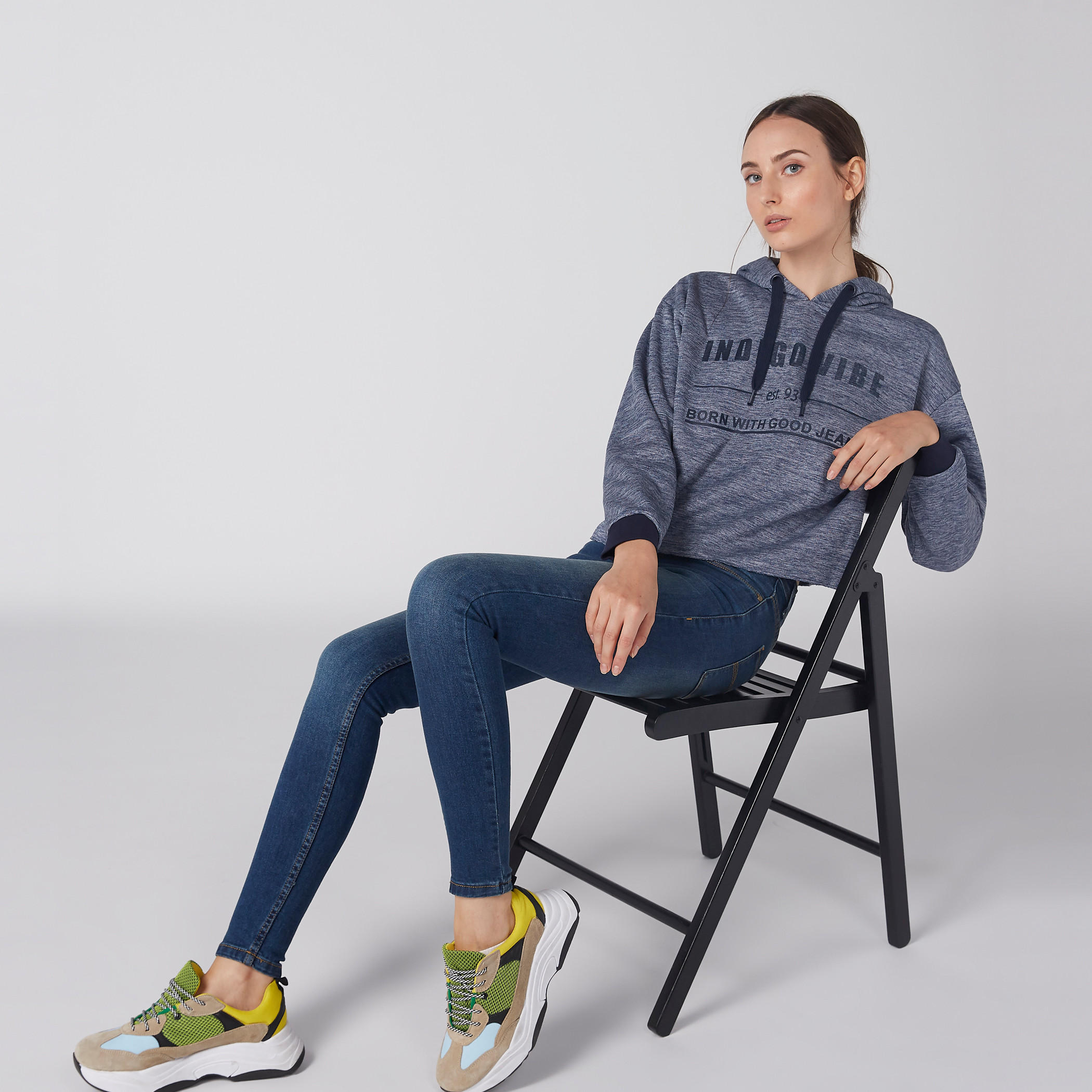 سويت شيرت بقبعة وأكمام طويلة وطبعات-women-winterwear-hoodiesandsweatshirts-hoodies-image-1