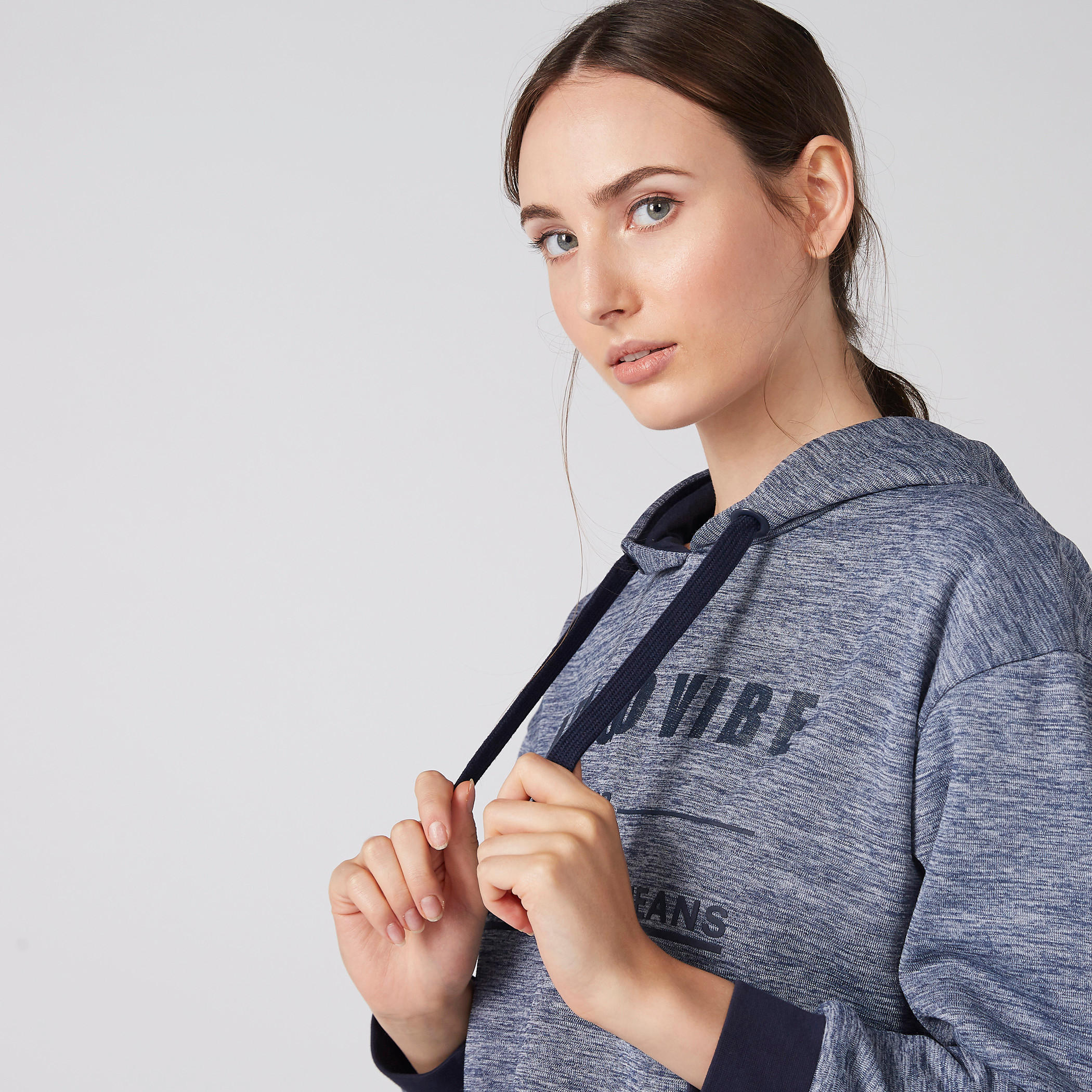سويت شيرت بقبعة وأكمام طويلة وطبعات-women-winterwear-hoodiesandsweatshirts-hoodies-image-3