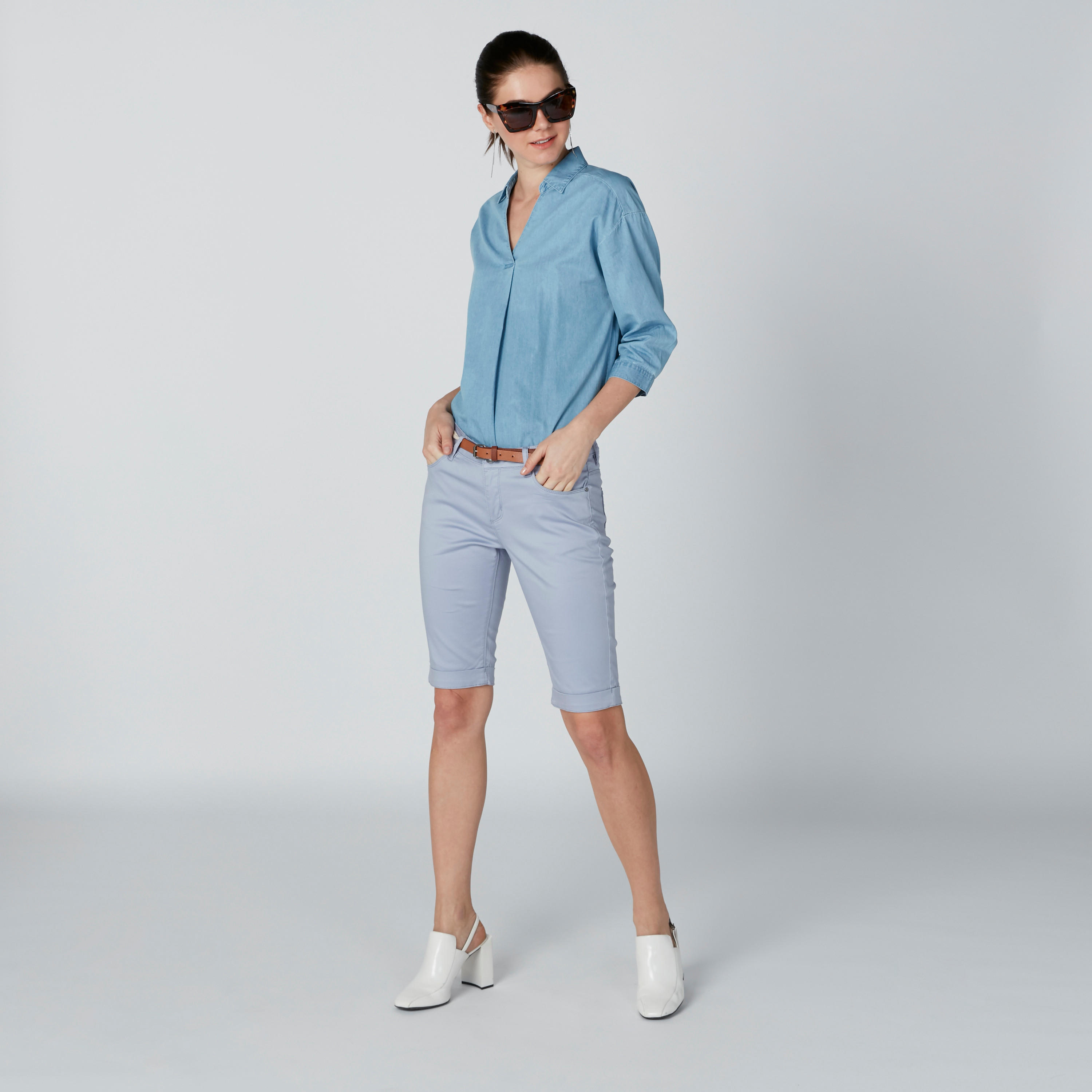 شورت دينم بخصر منخفض وجيوب-women-clothing-bottoms-shorts-image-1