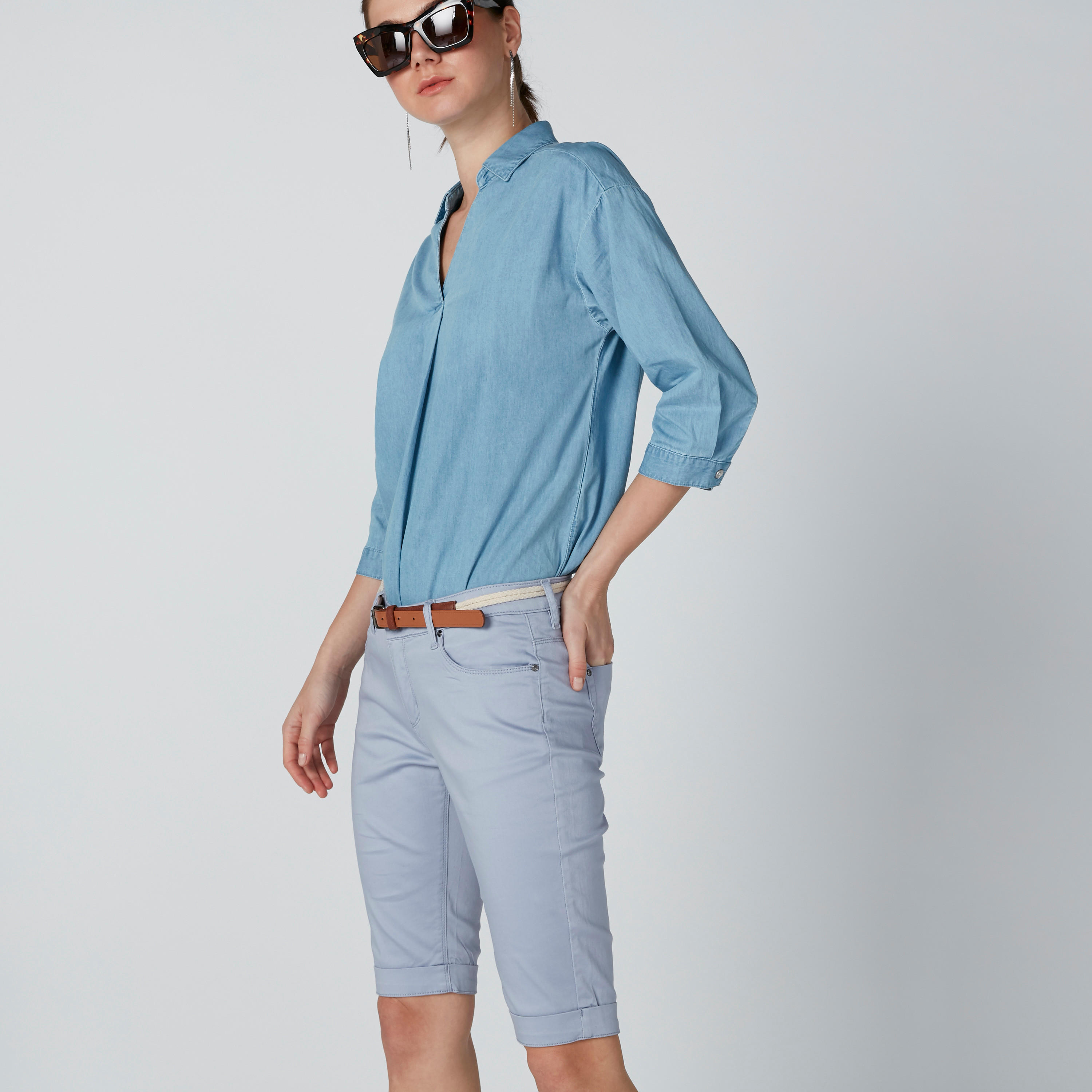 شورت دينم بخصر منخفض وجيوب-women-clothing-bottoms-shorts-image-4