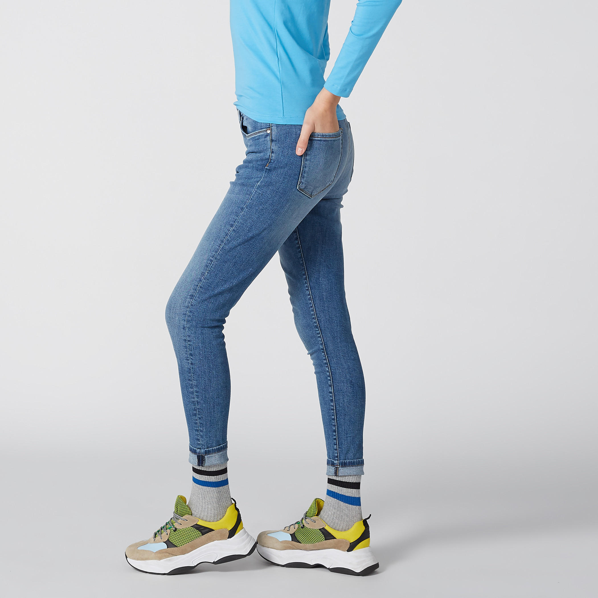 بنطال جينز سكيني بخصر منخفض-women-clothing-bottoms-jeans-image-5