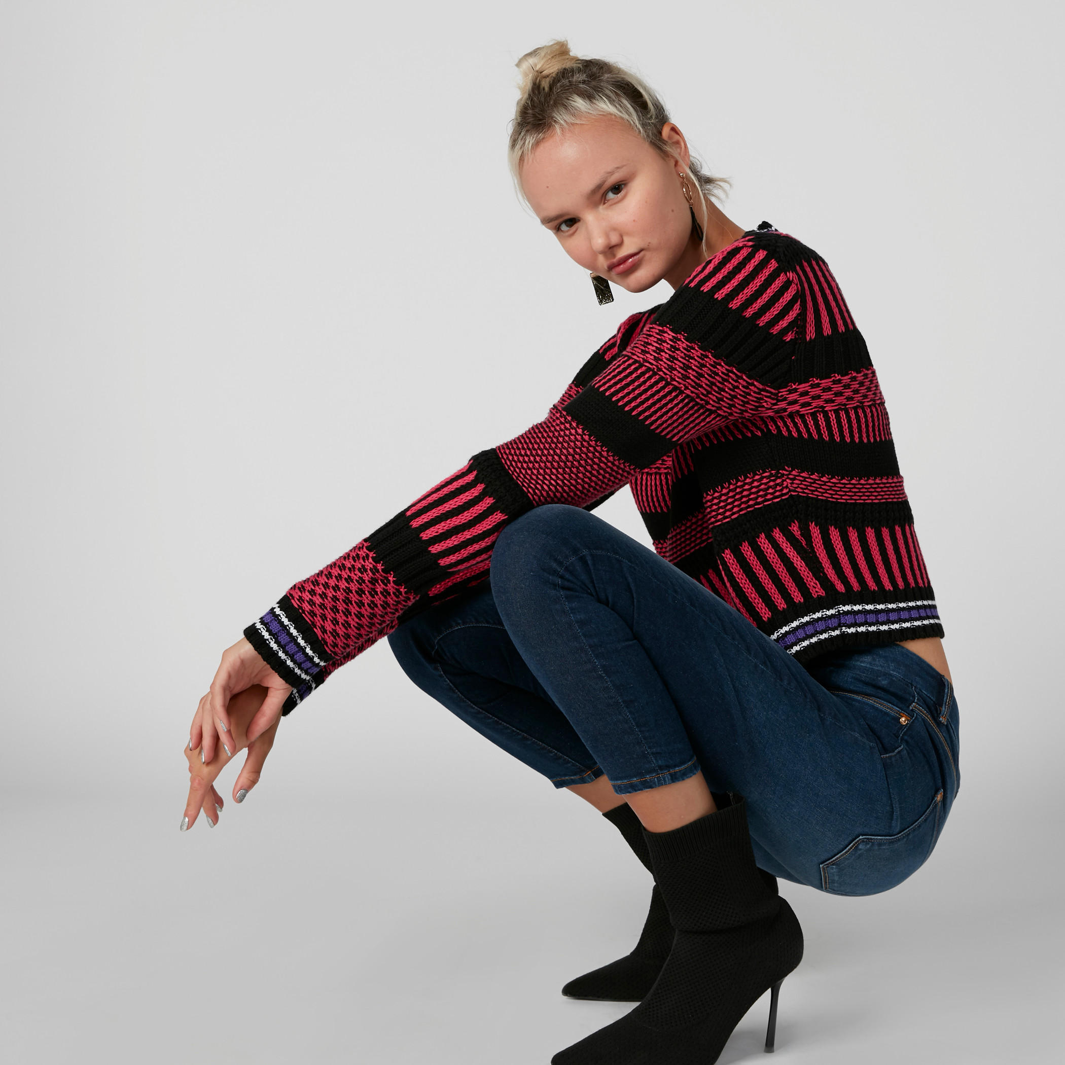 بنطال جينز سكيني بجيوب-women-clothing-bottoms-jeans-image-1