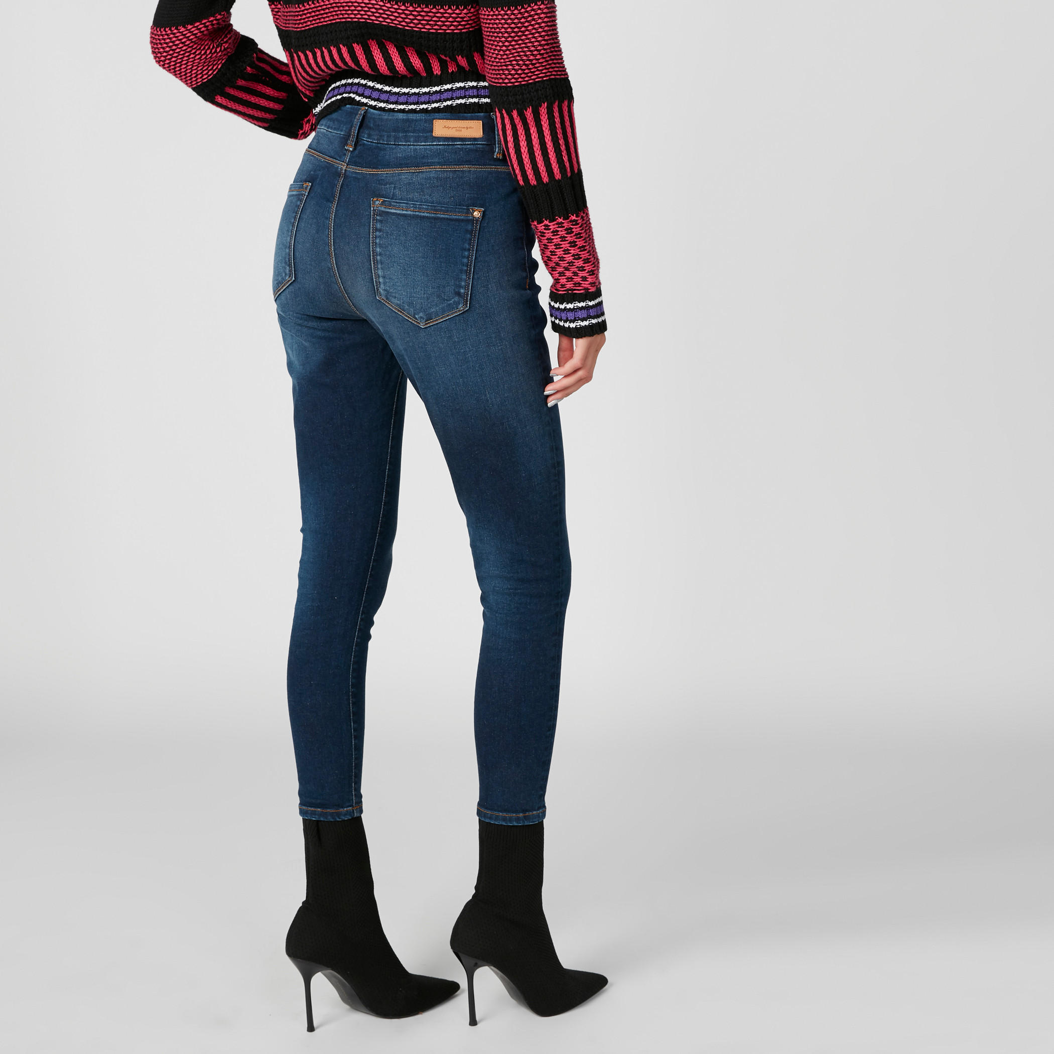بنطال جينز سكيني بجيوب-women-clothing-bottoms-jeans-image-2