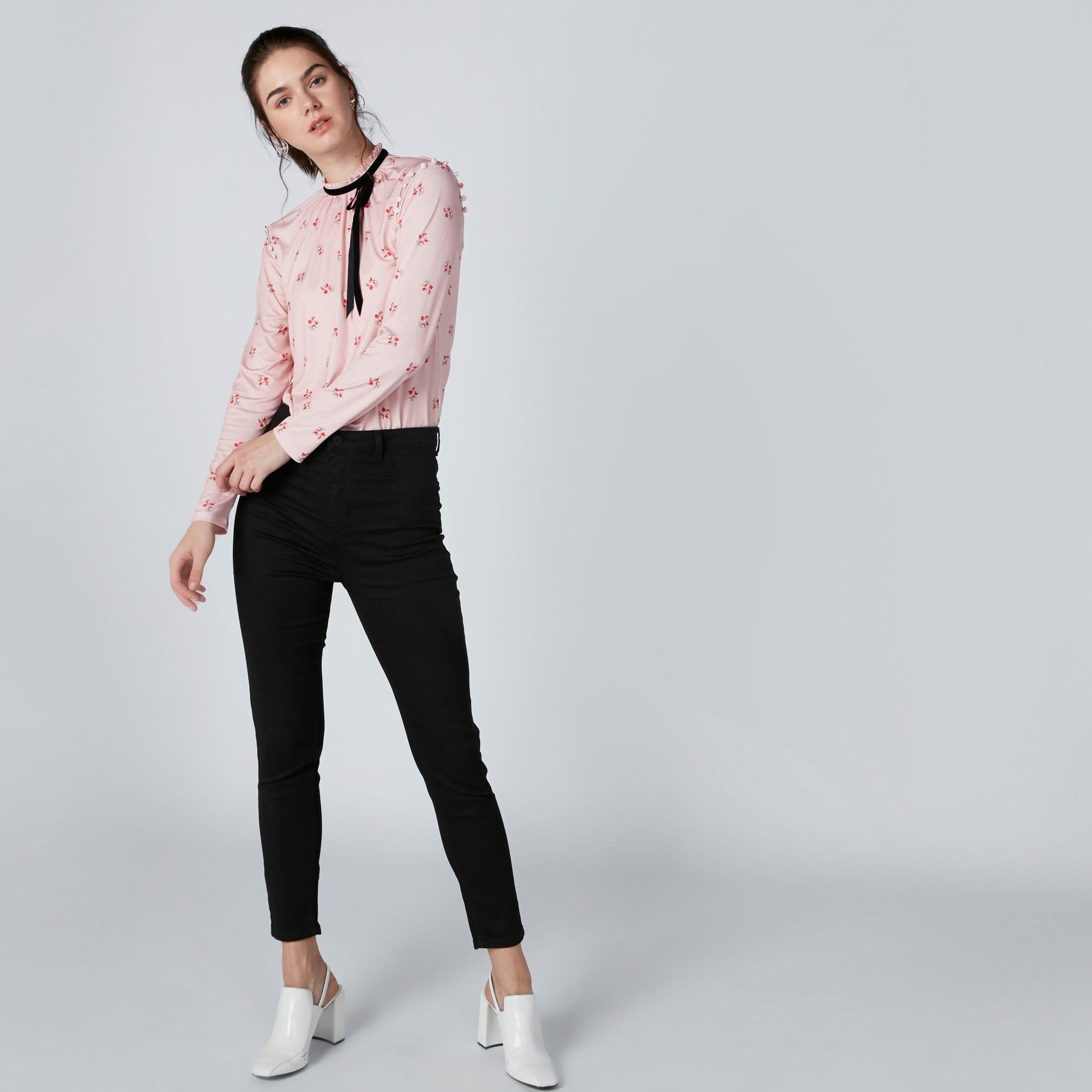 بنطال من الدينم بطول الكاحل وجيوب-women-clothing-bottoms-jeans-image-1