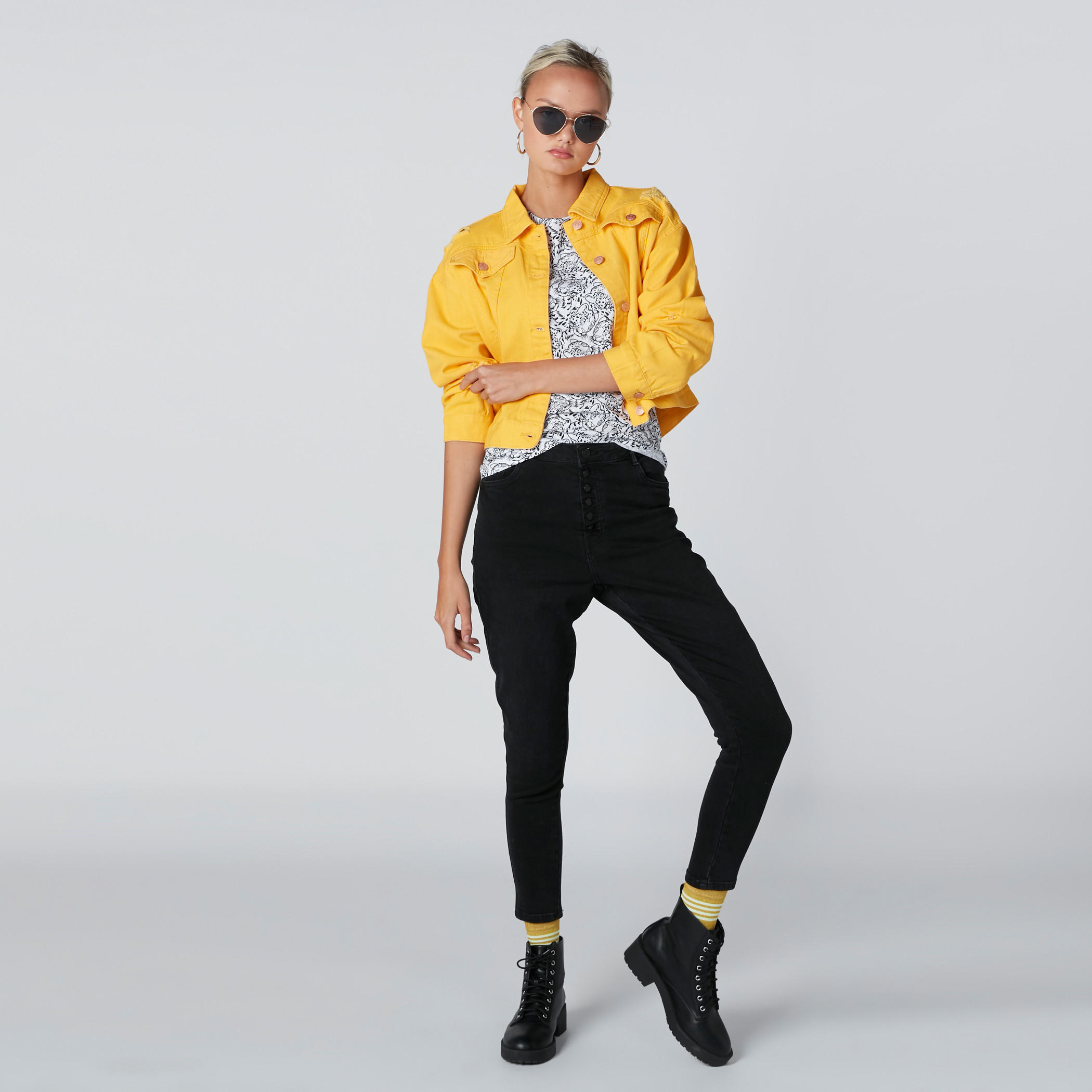 بنطال جينز عالي الخصر بزر إغلاق-women-clothing-bottoms-jeans-image-1