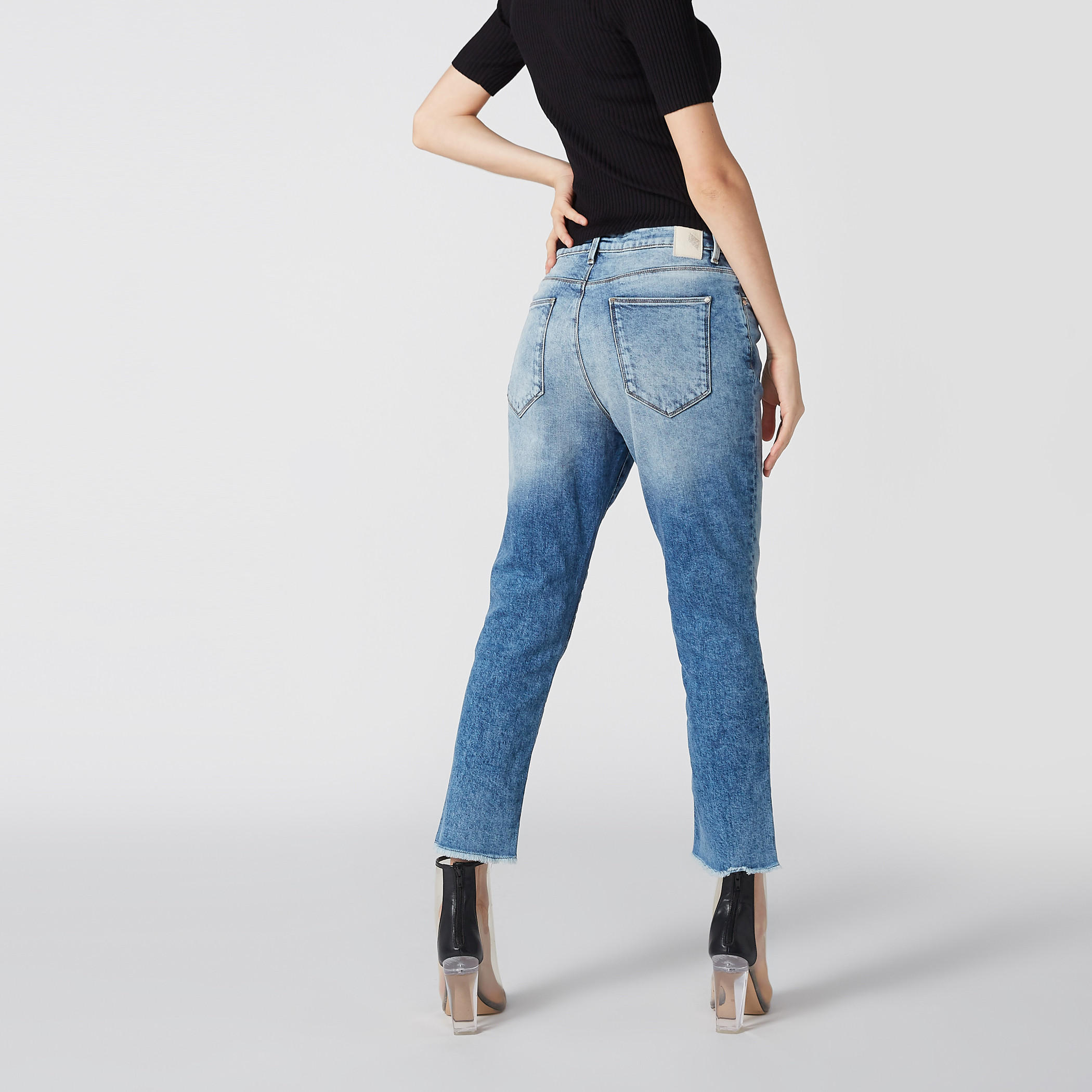بنطال جينز بقصّة مستقيمة وجيوب-women-clothing-bottoms-jeans-image-2