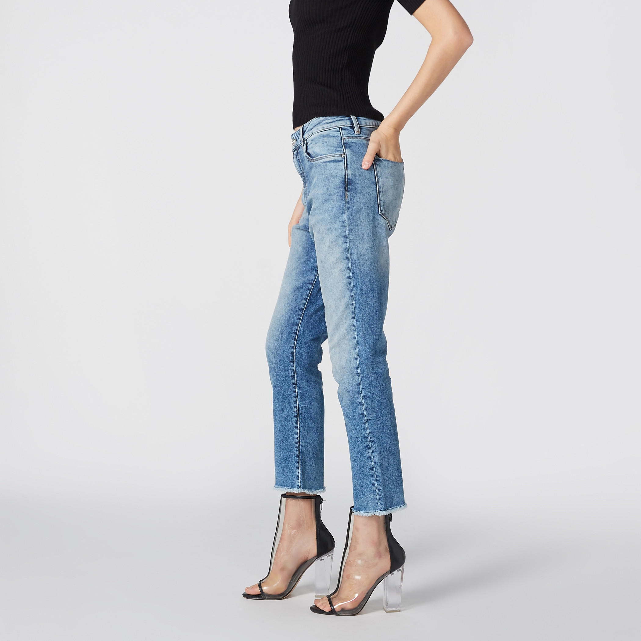 بنطال جينز بقصّة مستقيمة وجيوب-women-clothing-bottoms-jeans-image-3