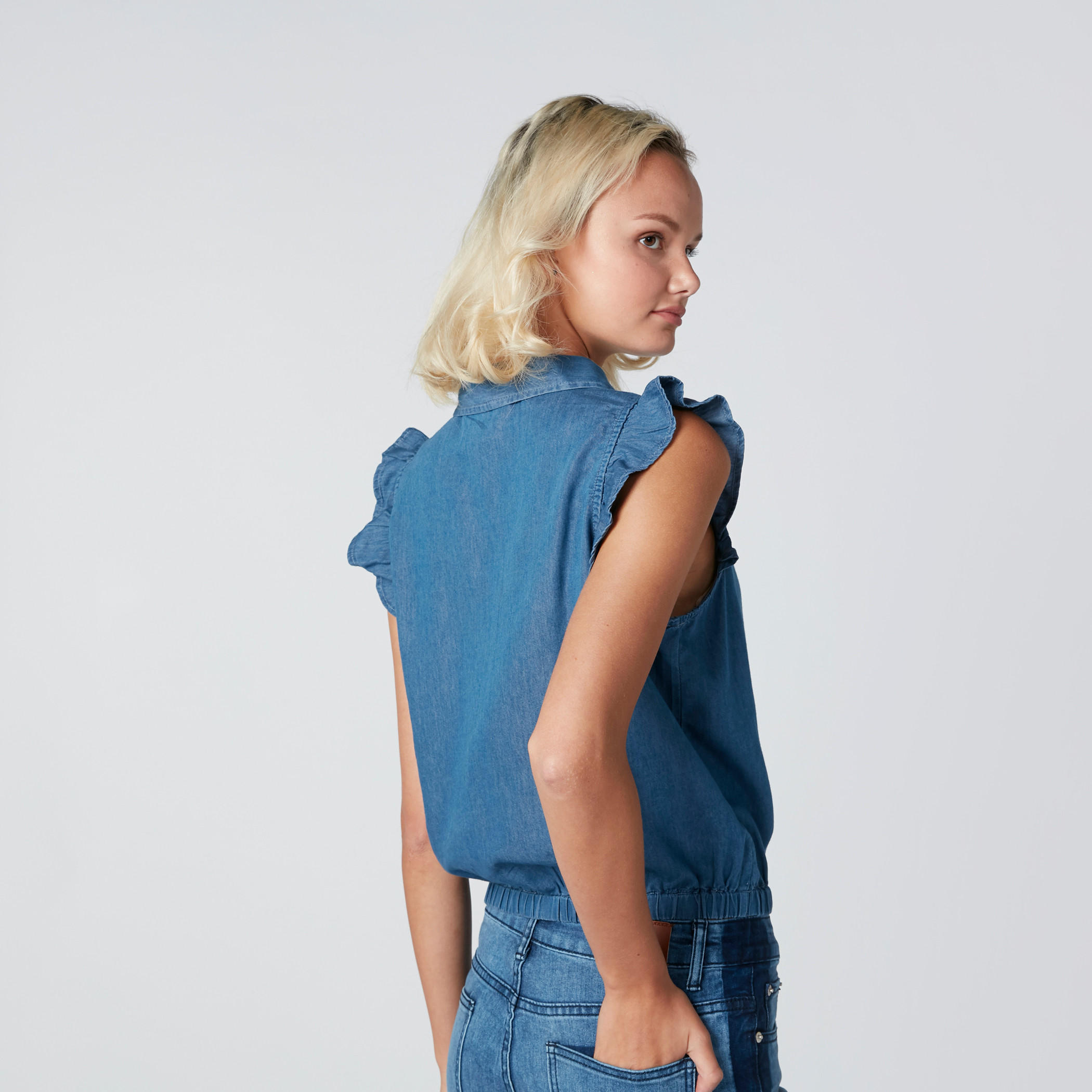 قميص دينم بتفاصيل كشكش وحوّاف مطّاطية-women-clothing-shirtsandblouses-shirts-image-2