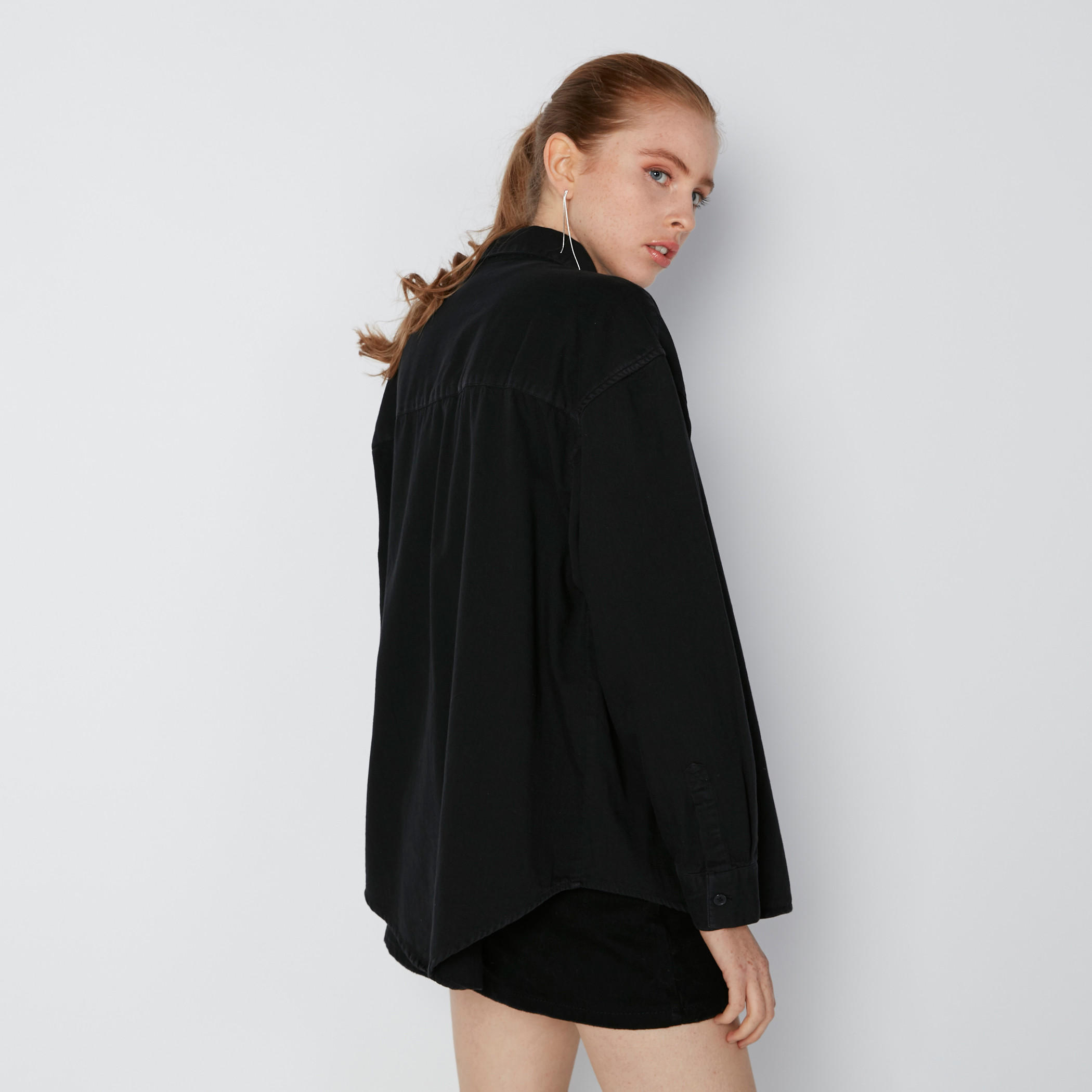 قميص من الدينم بأكمام طويلة وجيوب-women-clothing-shirtsandblouses-shirts-image-2