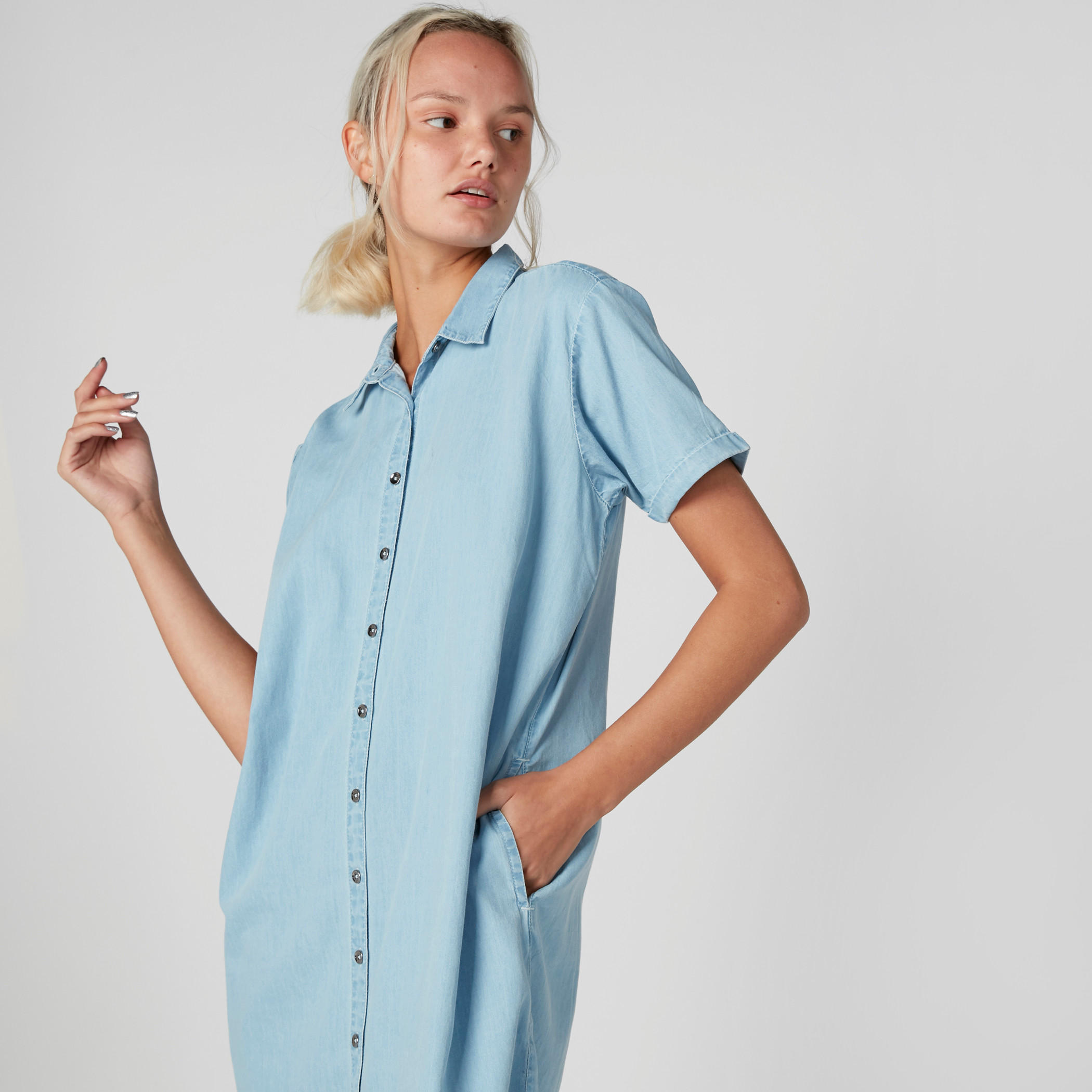 فستان قميص بأكمام قصيرة وأزرار وجيوب-women-clothing-dresses-image-1
