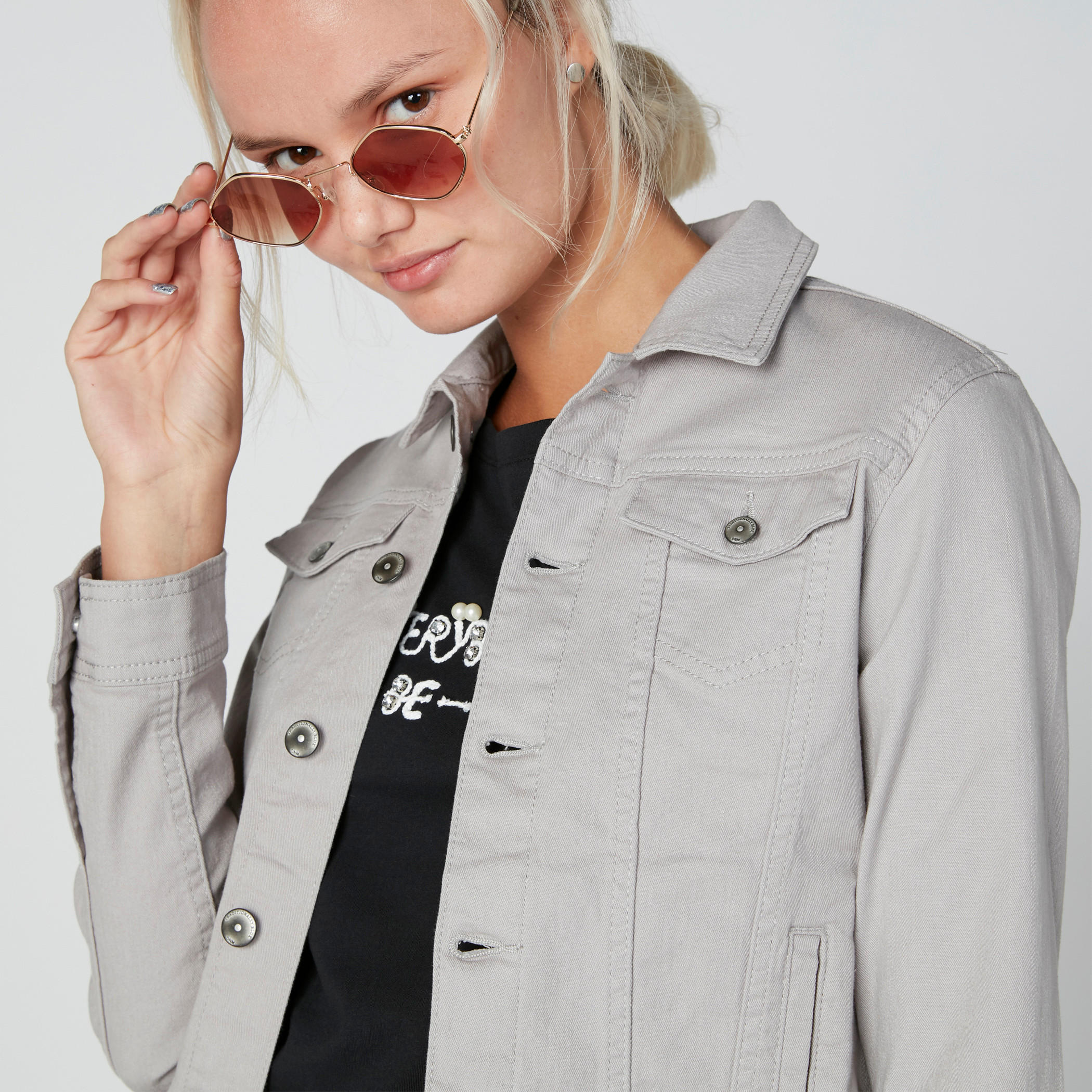 Pocket Detail Denim Jacket with Long Sleeves-women-winterwear-coatsandjackets-jackets-image-1