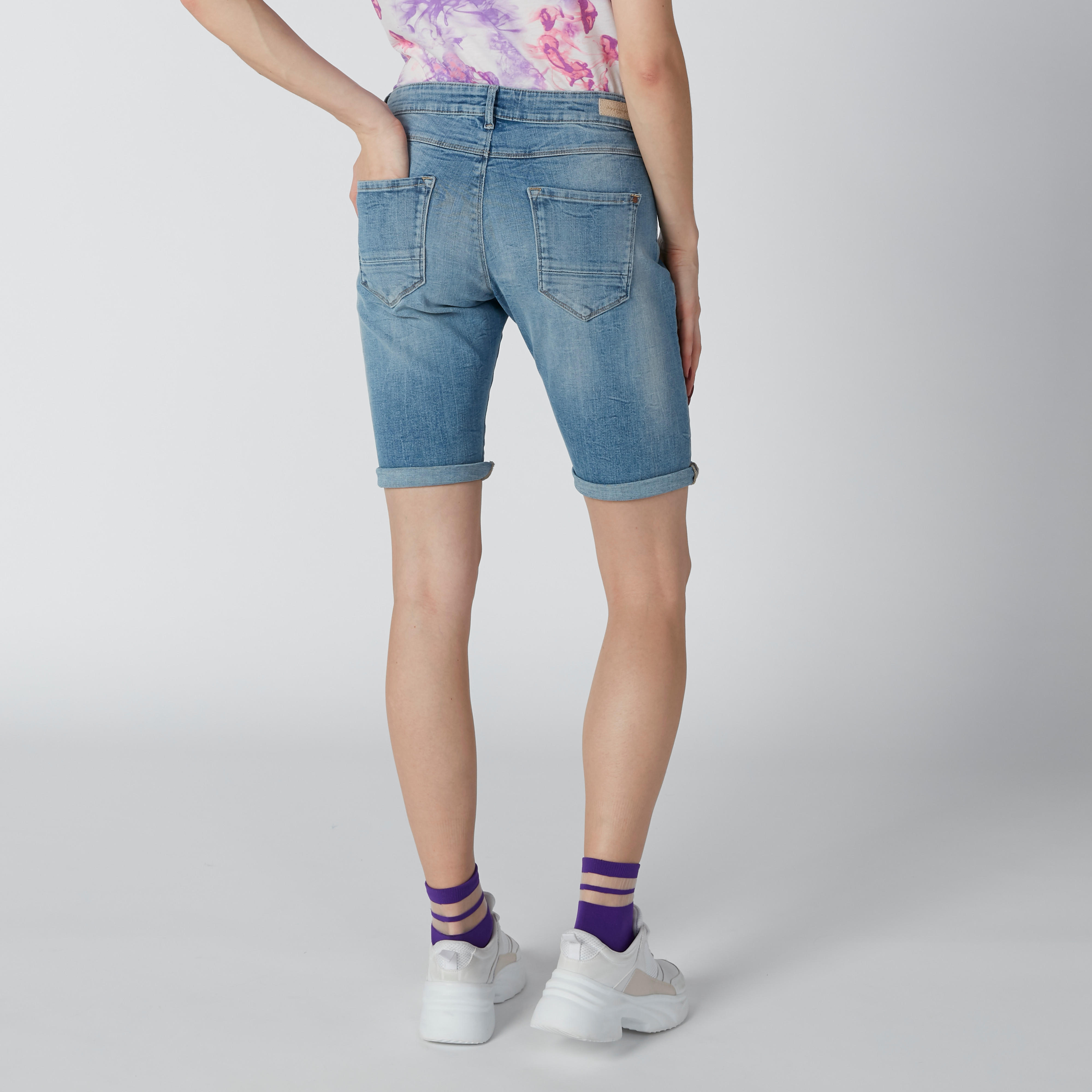 شورت دينم بجيوب-women-clothing-bottoms-shorts-image-3
