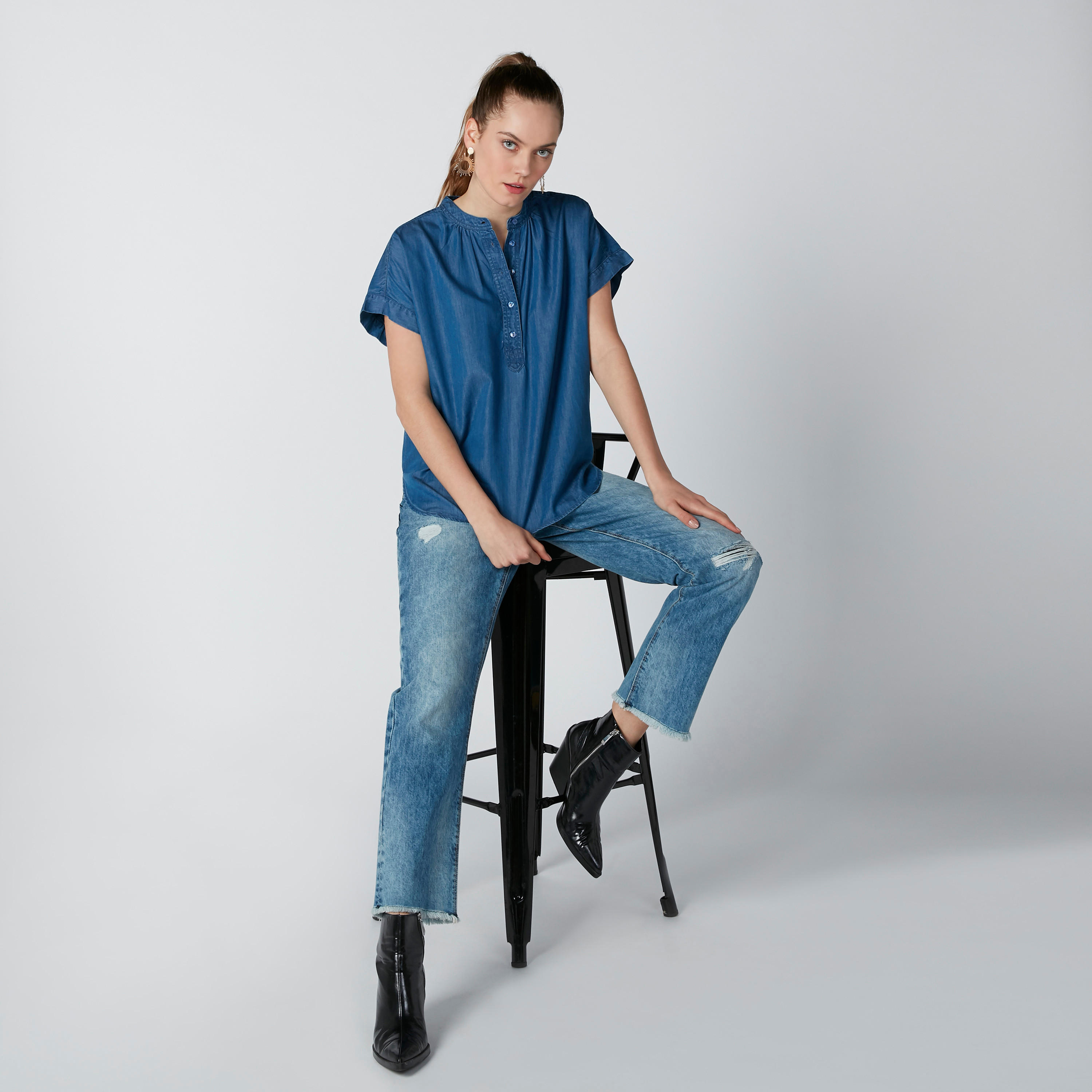 بنطال جينز ممّزق بقصّة عاديّة وجيوب-women-clothing-bottoms-jeans-image-1