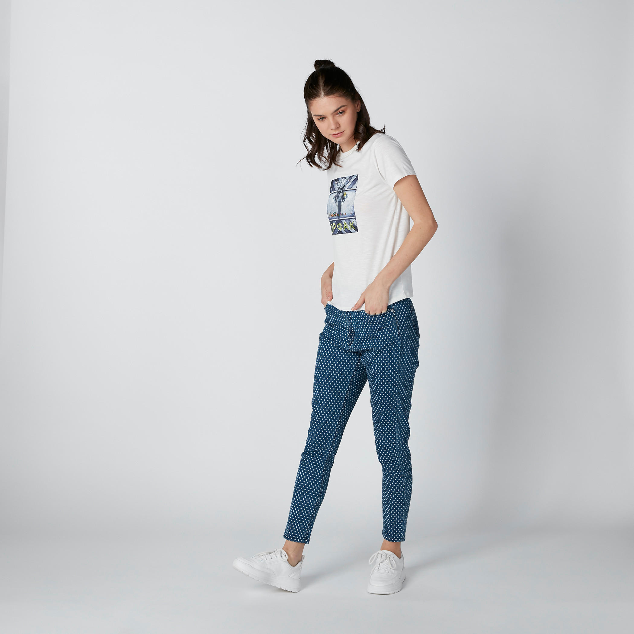 بنطلون جينز مستدام سكيني مستدام بخصر مرتفع وطبعات-women-clothing-bottoms-jeans-image-1