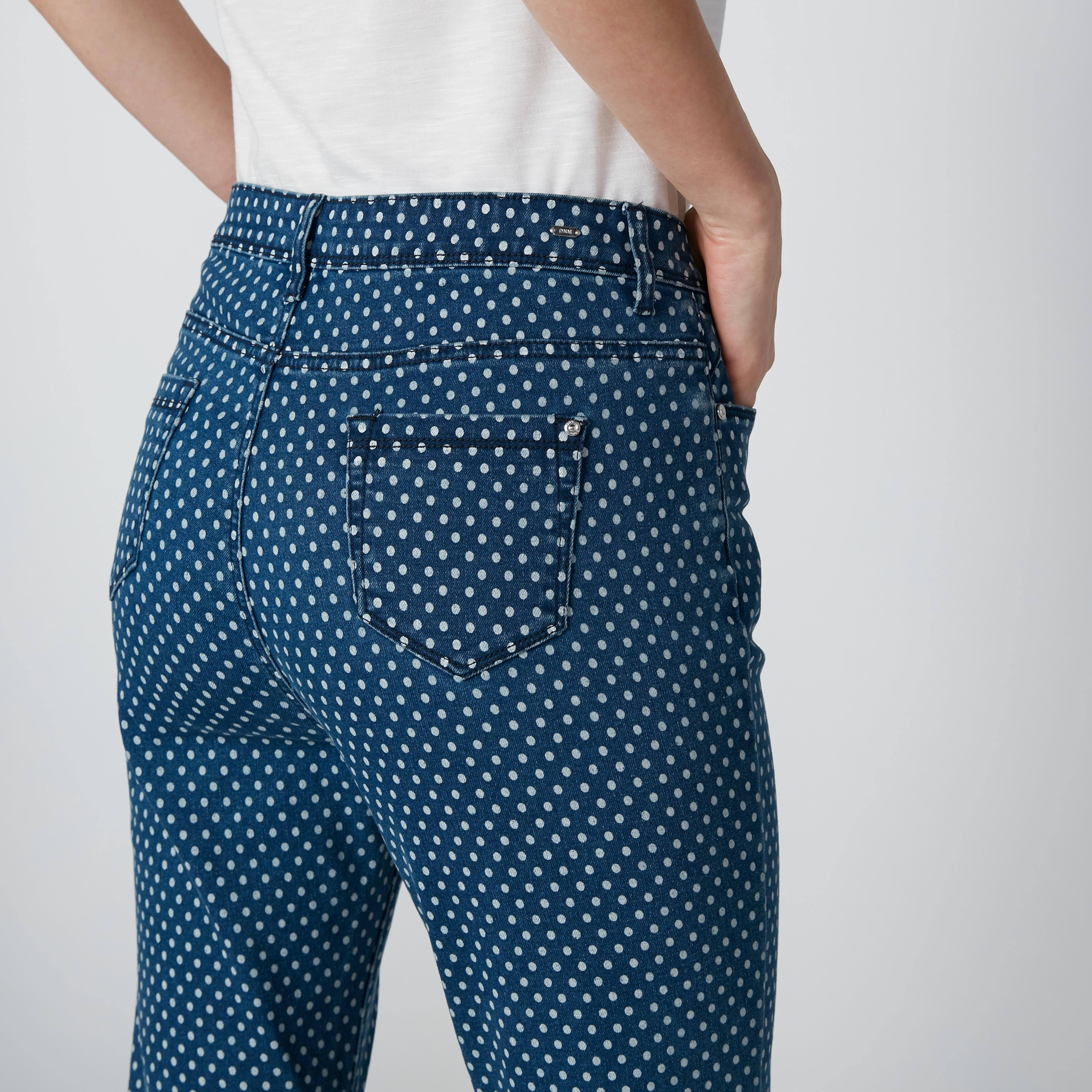 بنطلون جينز مستدام سكيني مستدام بخصر مرتفع وطبعات-women-clothing-bottoms-jeans-image-4