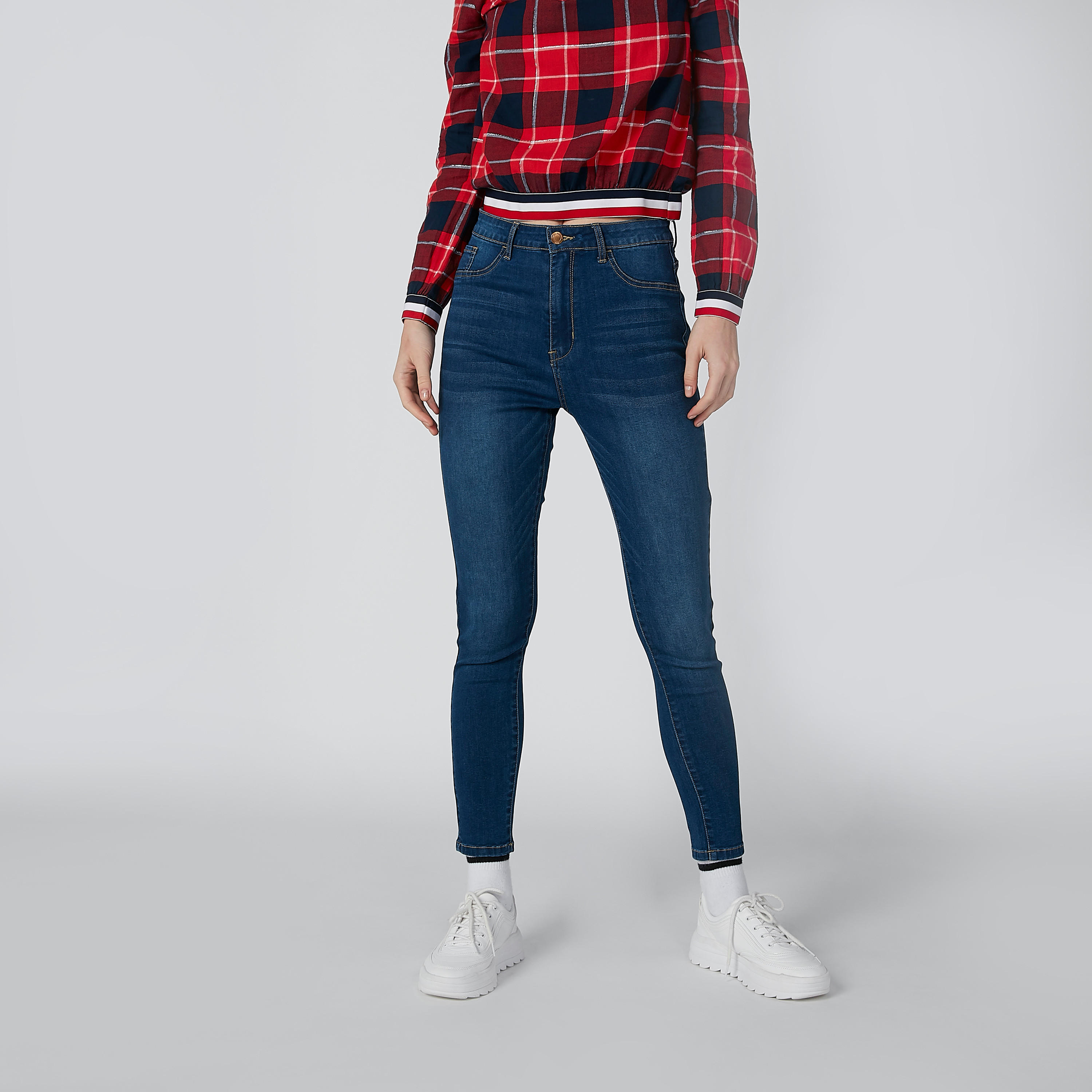 بنطلون جينز مستدام سكيني بخصر مرتفع -women-clothing-bottoms-jeans-image-1