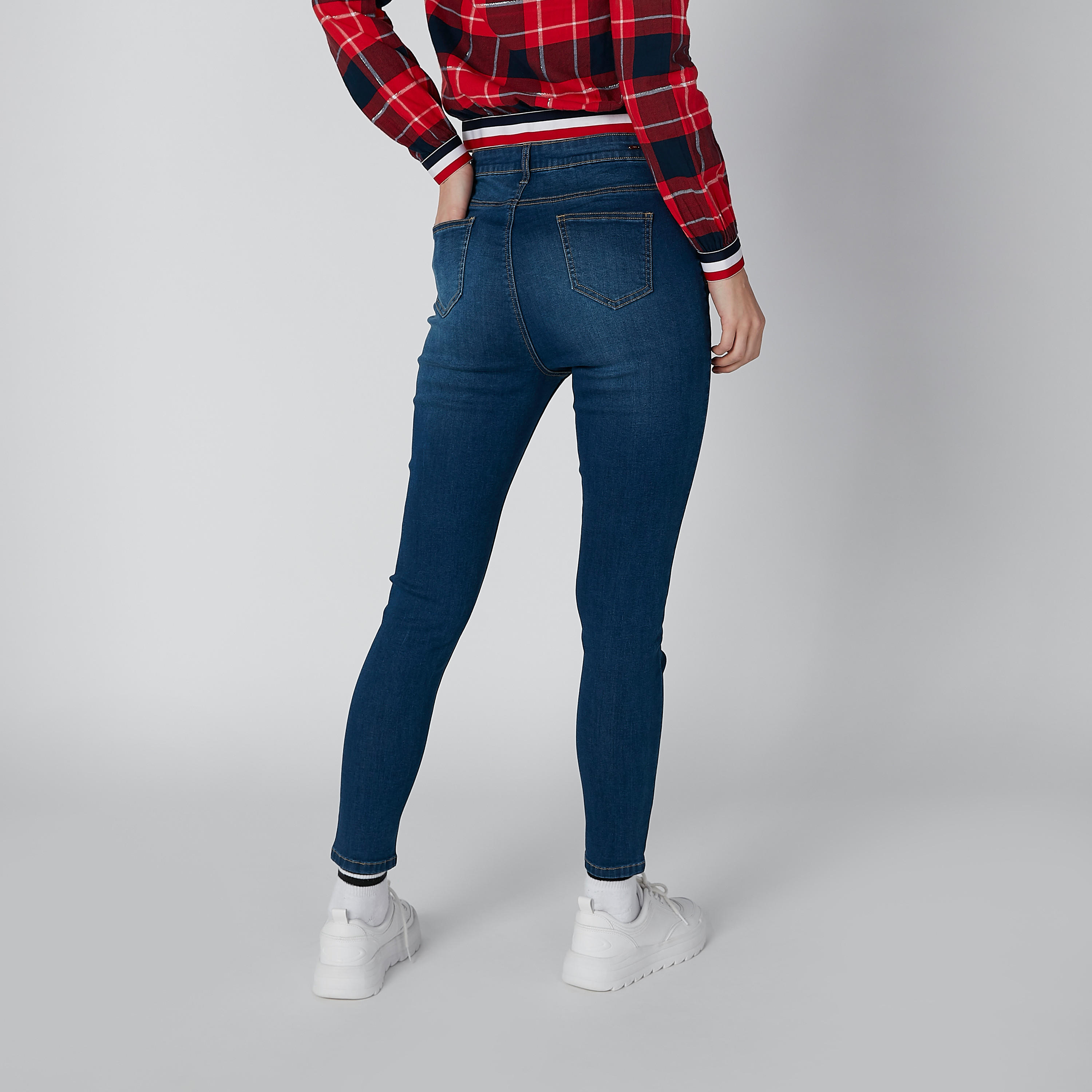 بنطلون جينز مستدام سكيني بخصر مرتفع -women-clothing-bottoms-jeans-image-2