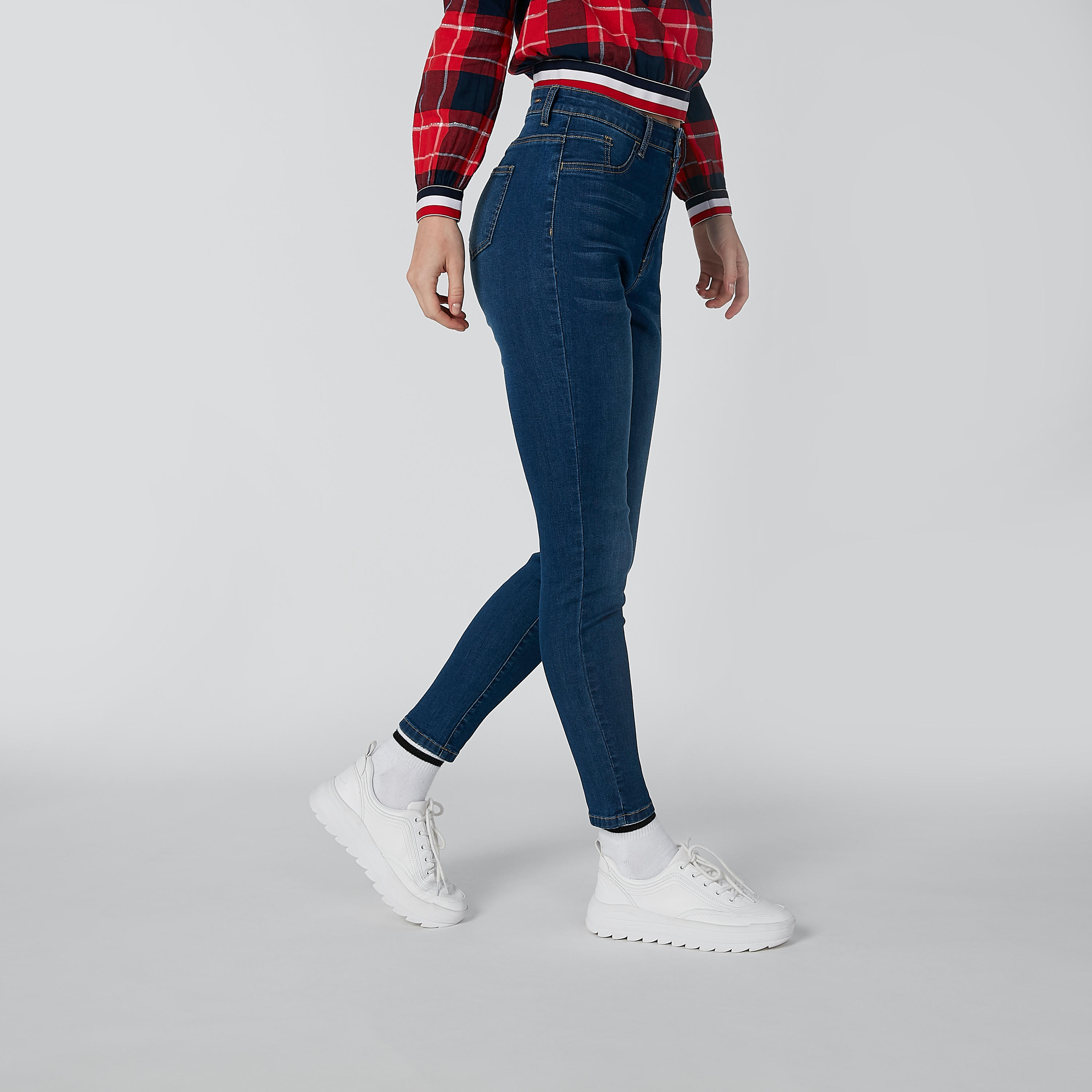 بنطلون جينز مستدام سكيني بخصر مرتفع -women-clothing-bottoms-jeans-image-3