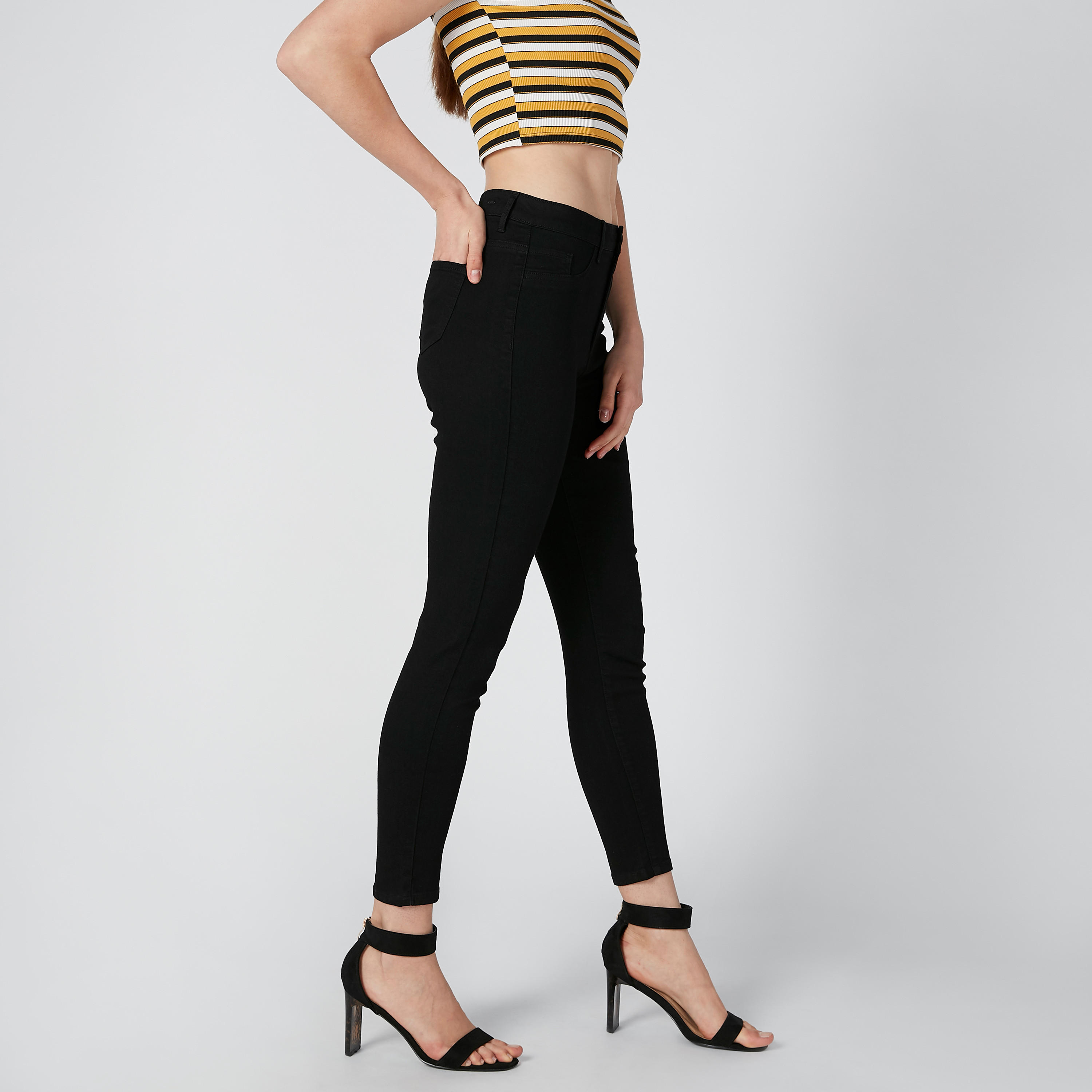 بنطلون جينز مستدام سكيني بخصر مرتفع -women-clothing-bottoms-jeans-image-9
