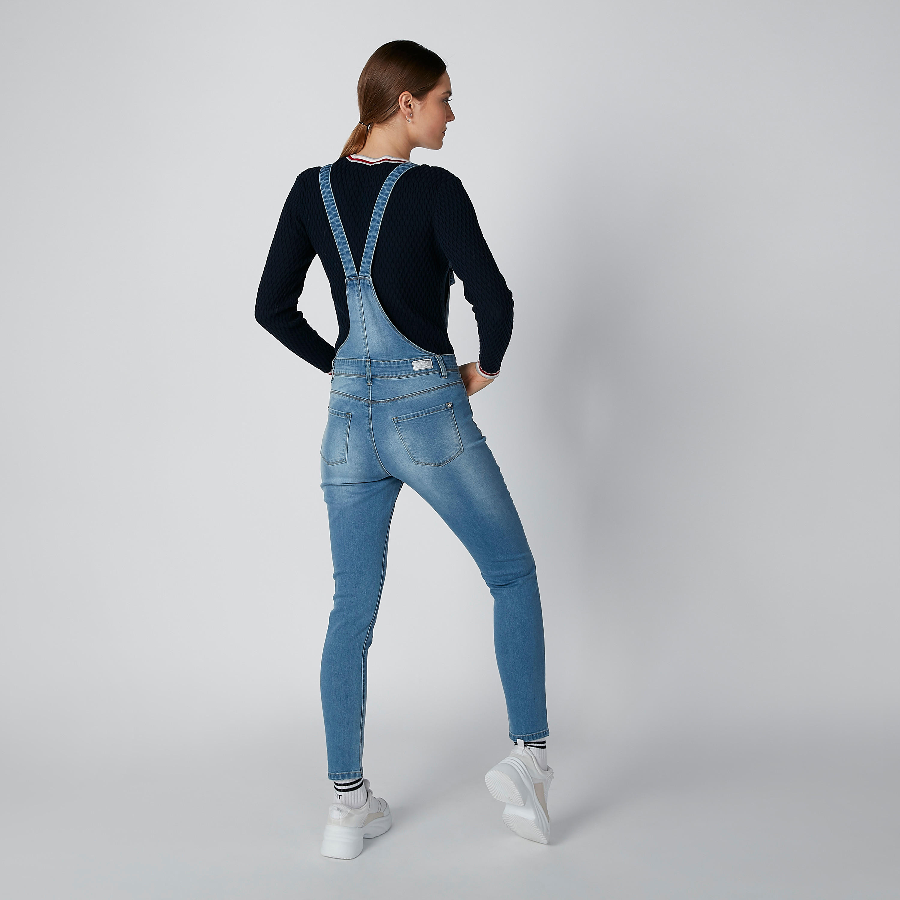 دنغري مستدام بخصر متوسط الارتفاع وجيوب -women-clothing-bottoms-jeans-image-2