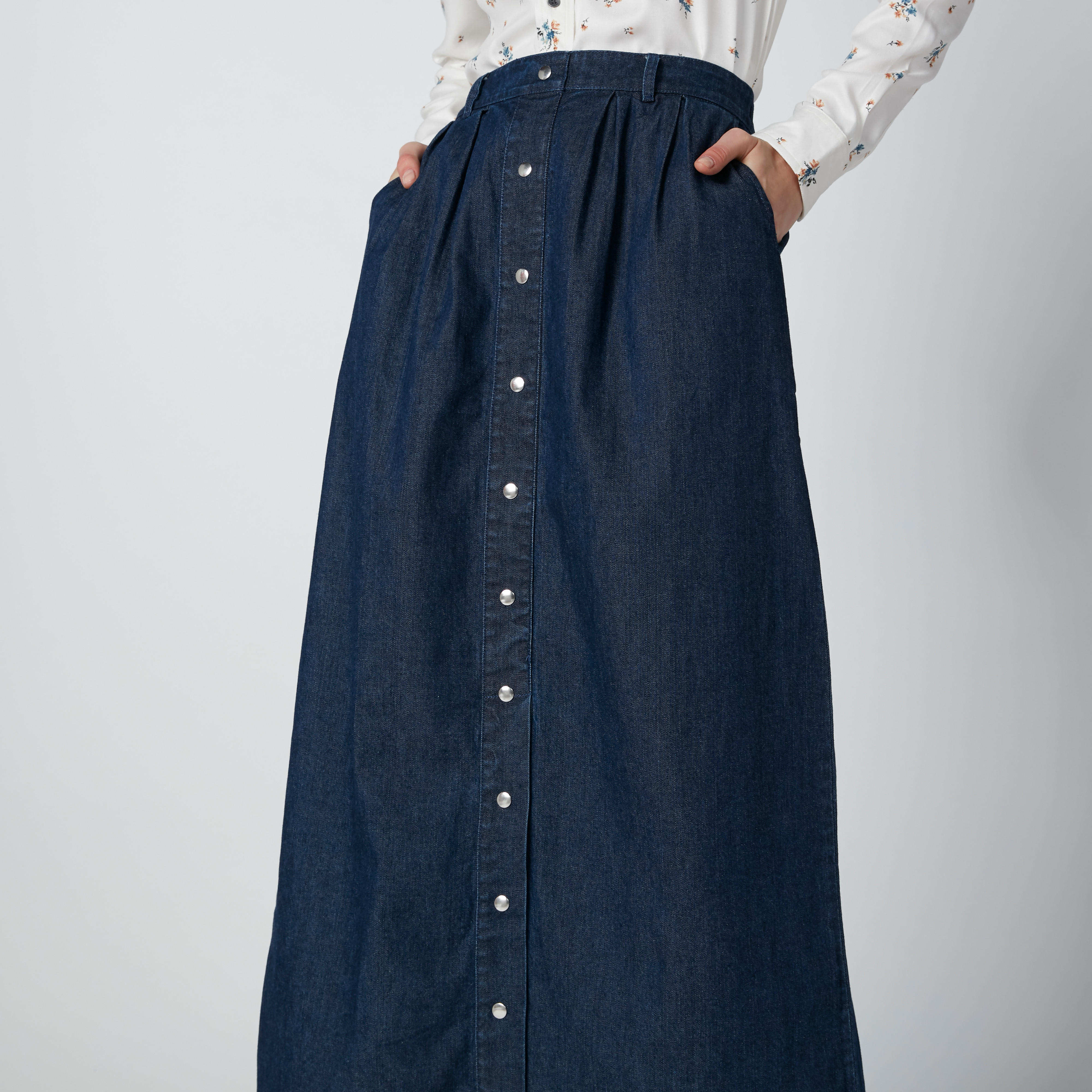 تنورة مستدامة طويلة بأزرار وجيوب -women-clothing-bottoms-skirts-image-4
