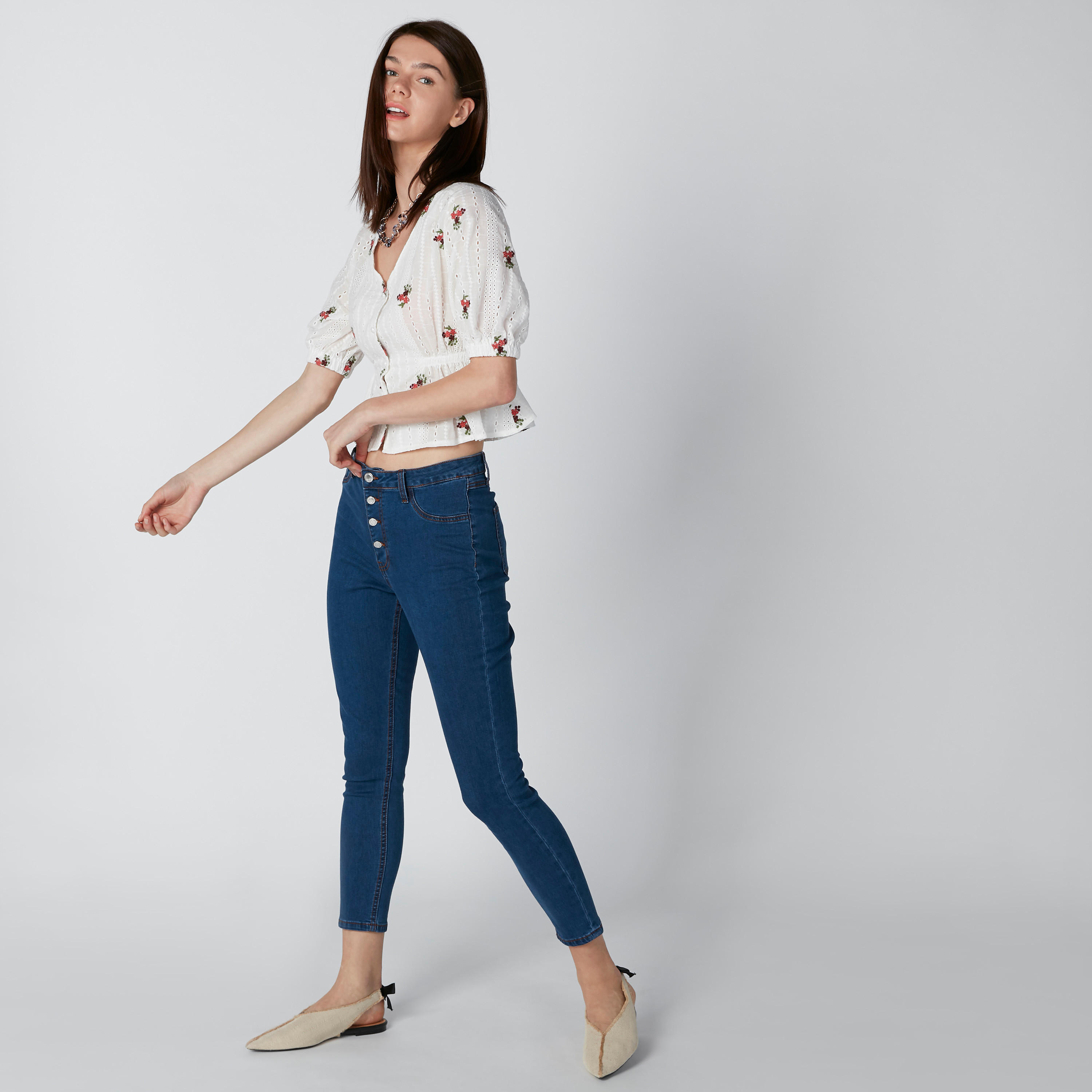بنطال جينز بجيوب وحلقات حزام-women-clothing-bottoms-jeans-image-1