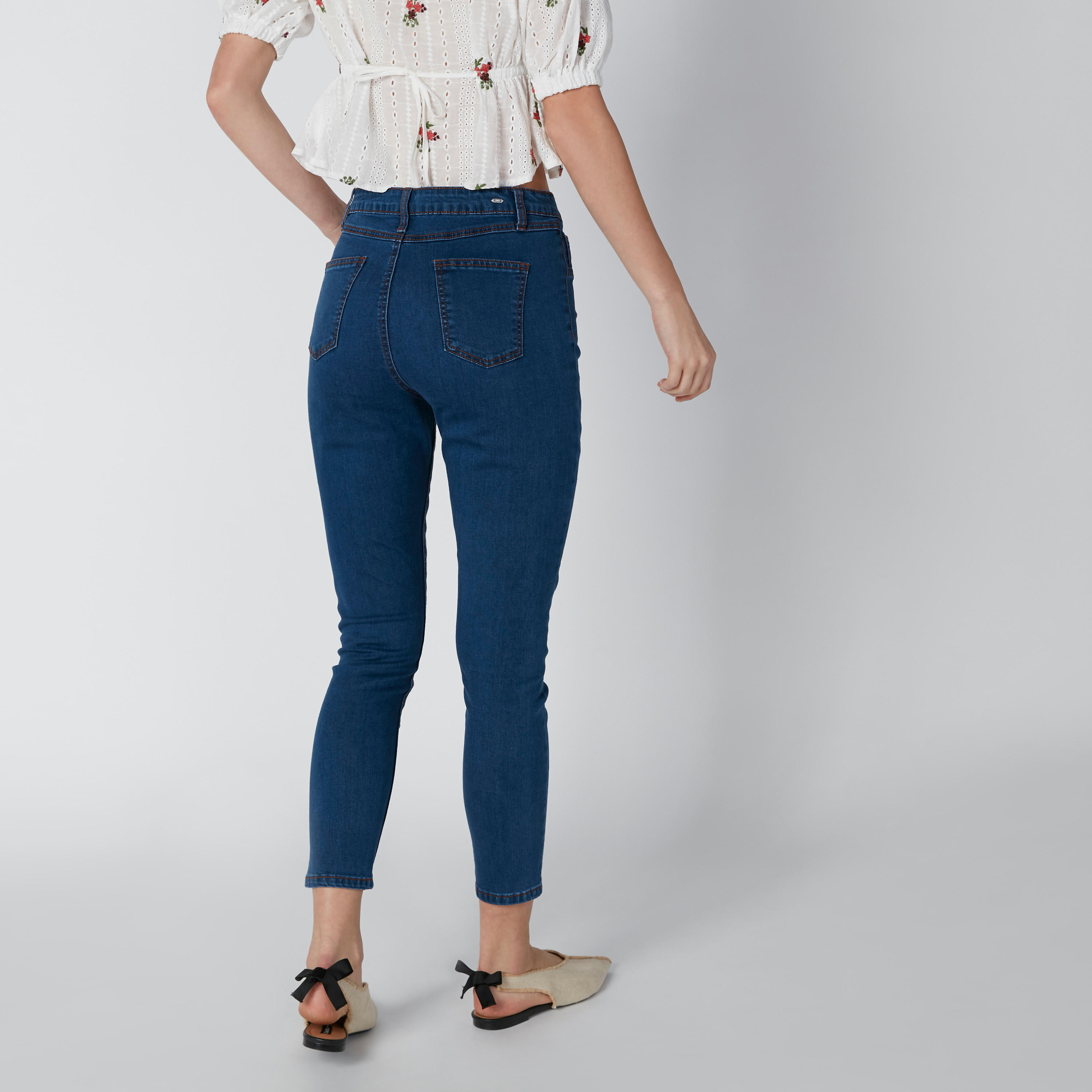 بنطال جينز بجيوب وحلقات حزام-women-clothing-bottoms-jeans-image-2