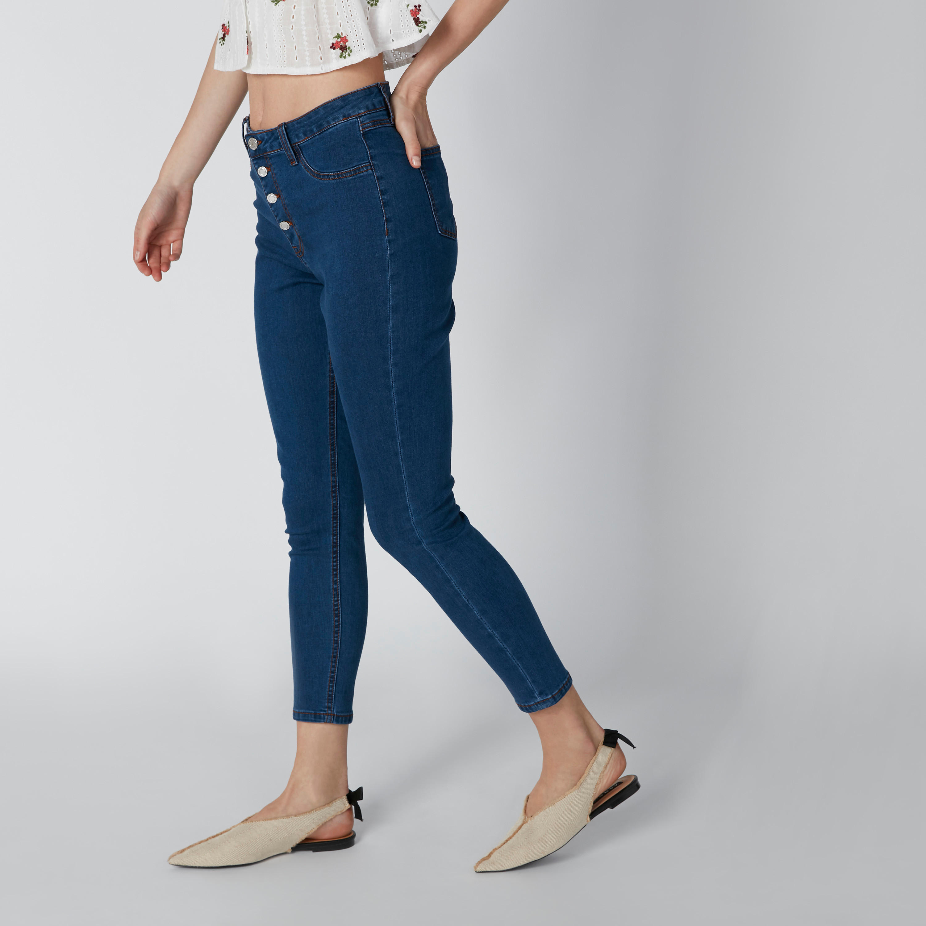 بنطال جينز بجيوب وحلقات حزام-women-clothing-bottoms-jeans-image-3