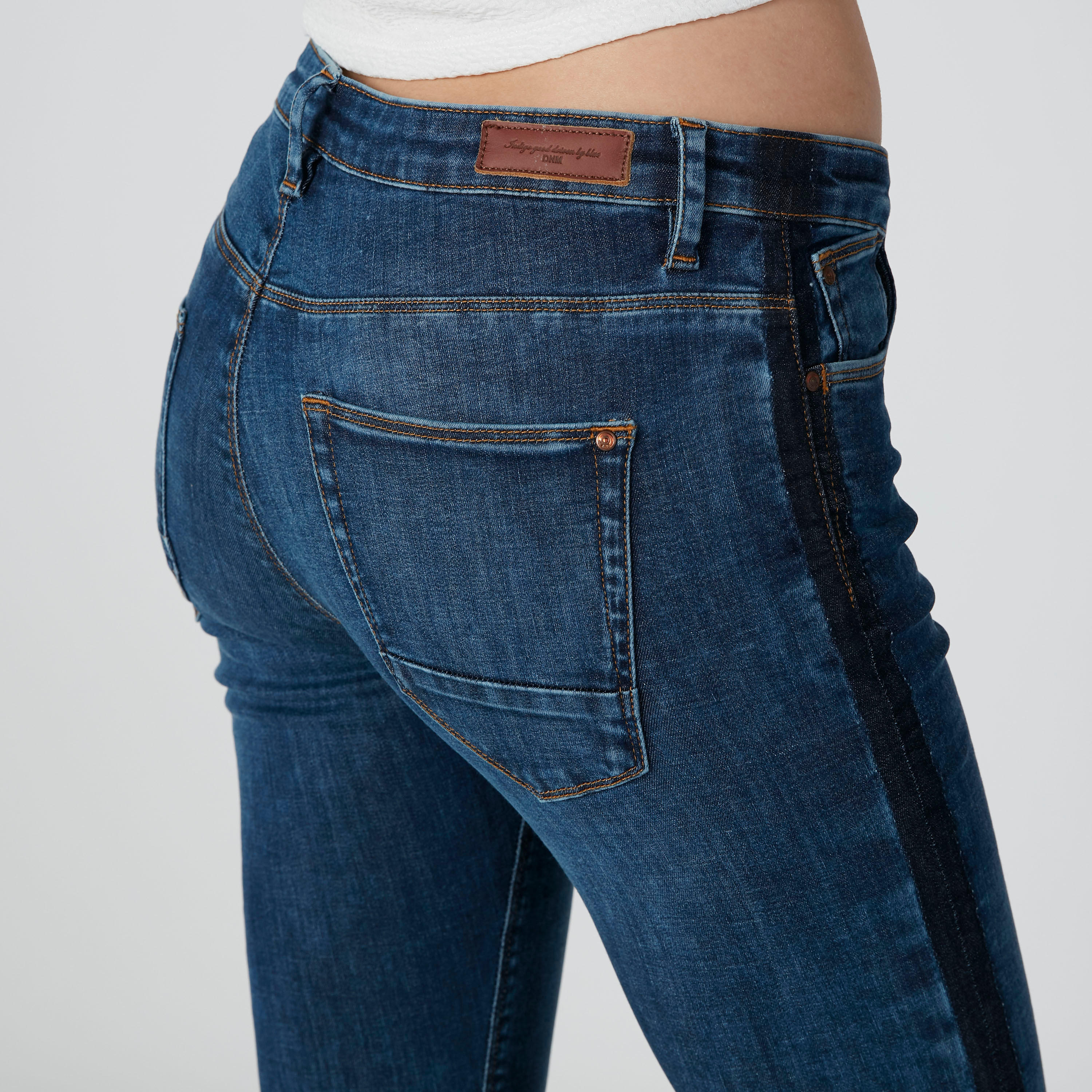 بنطال جينز بجيوب وشريطة-women-clothing-bottoms-jeans-image-6