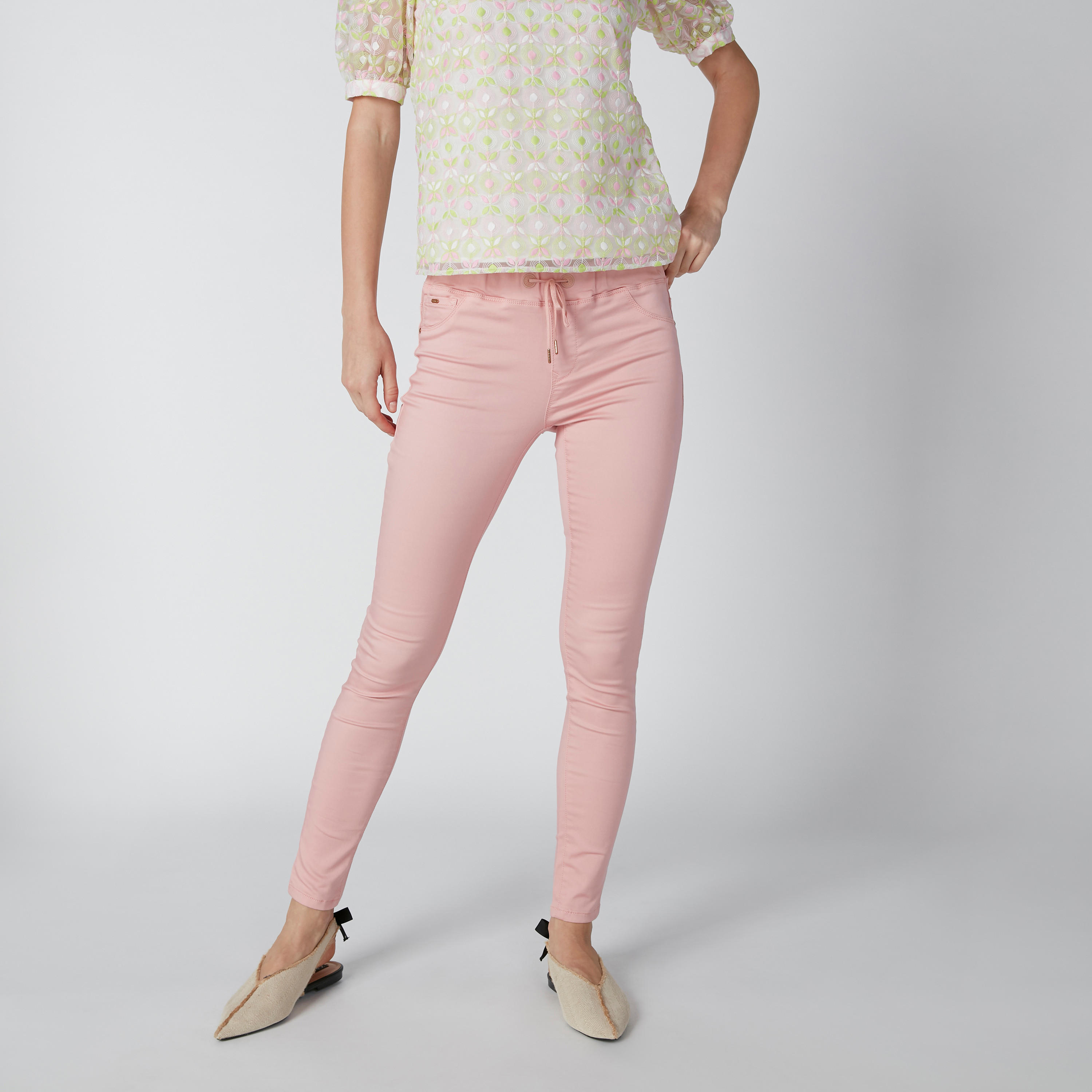 بنطال جينز بقصة سكيني ورباط وجيوب-women-clothing-bottoms-jeans-image-2