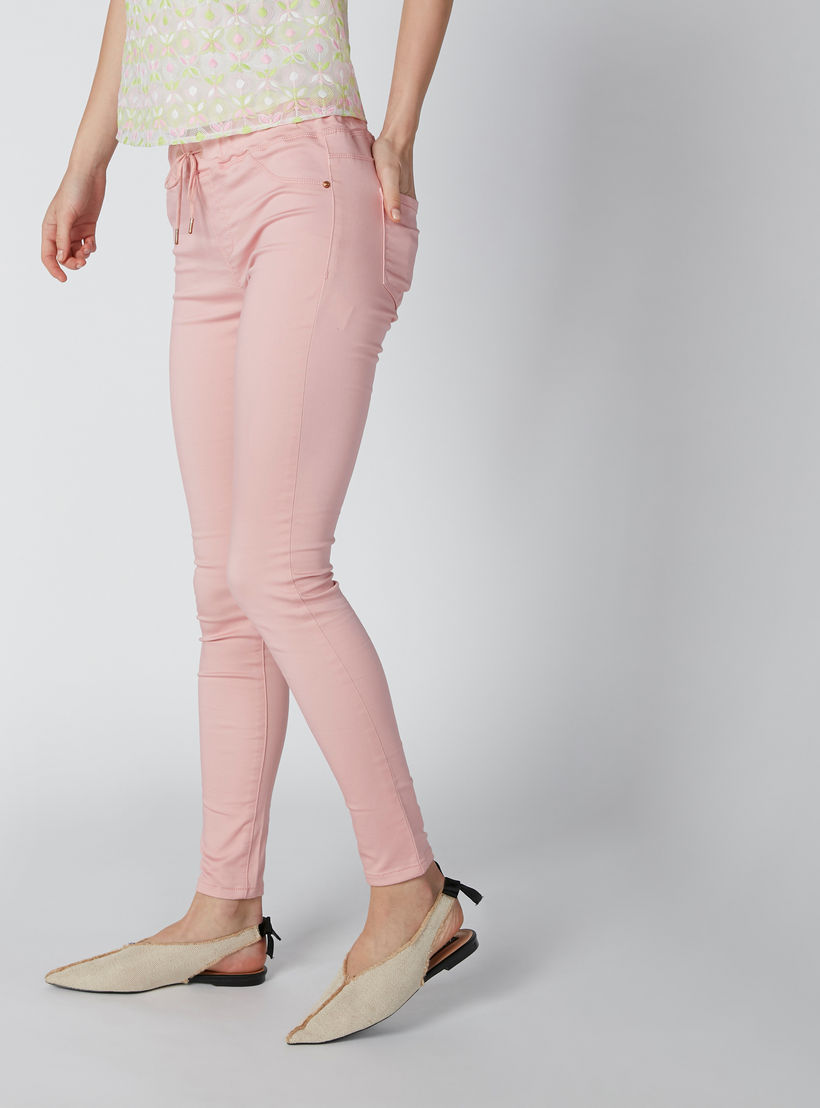 بنطال جينز بقصة سكيني ورباط وجيوب-women-clothing-bottoms-jeans-image-4