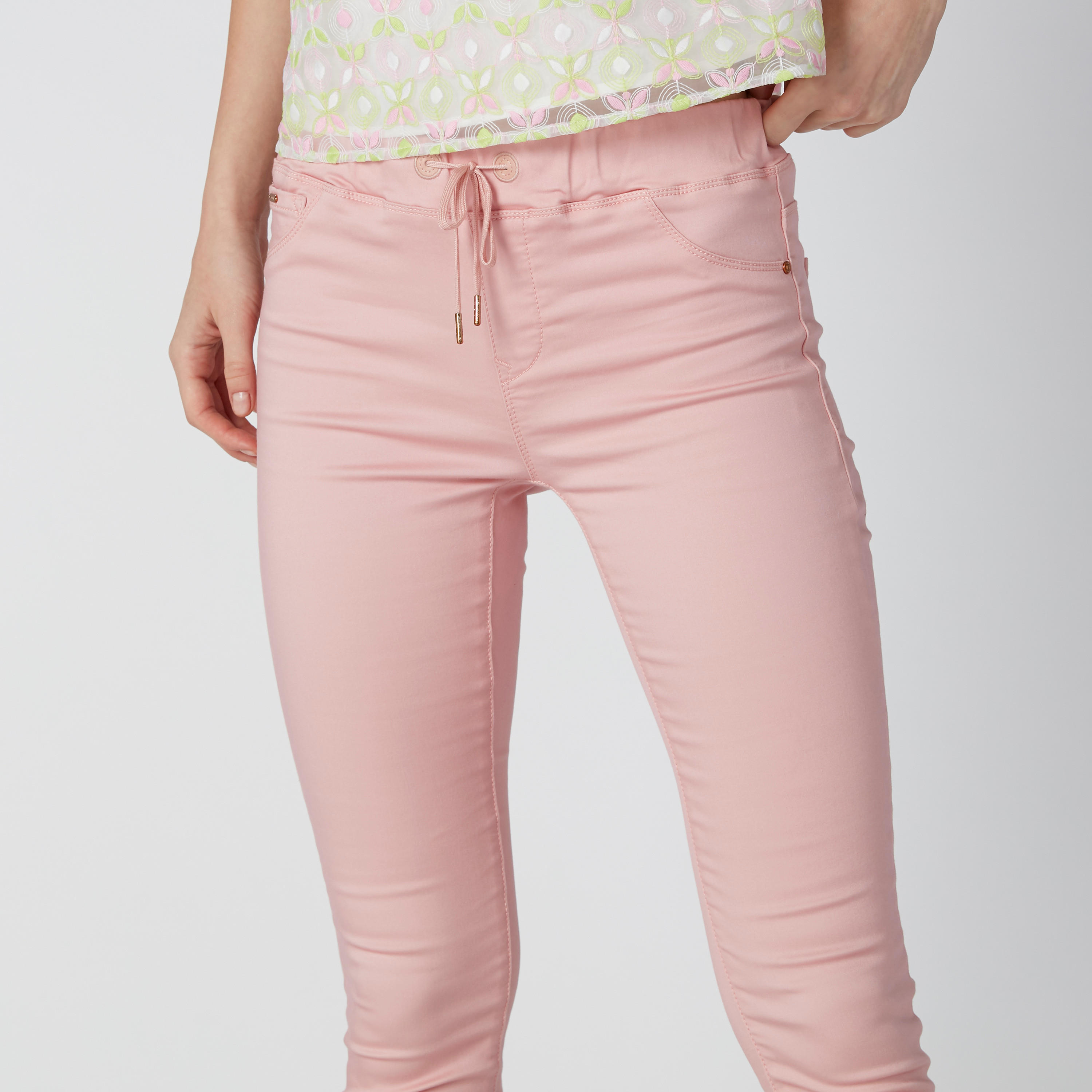 بنطال جينز بقصة سكيني ورباط وجيوب-women-clothing-bottoms-jeans-image-5