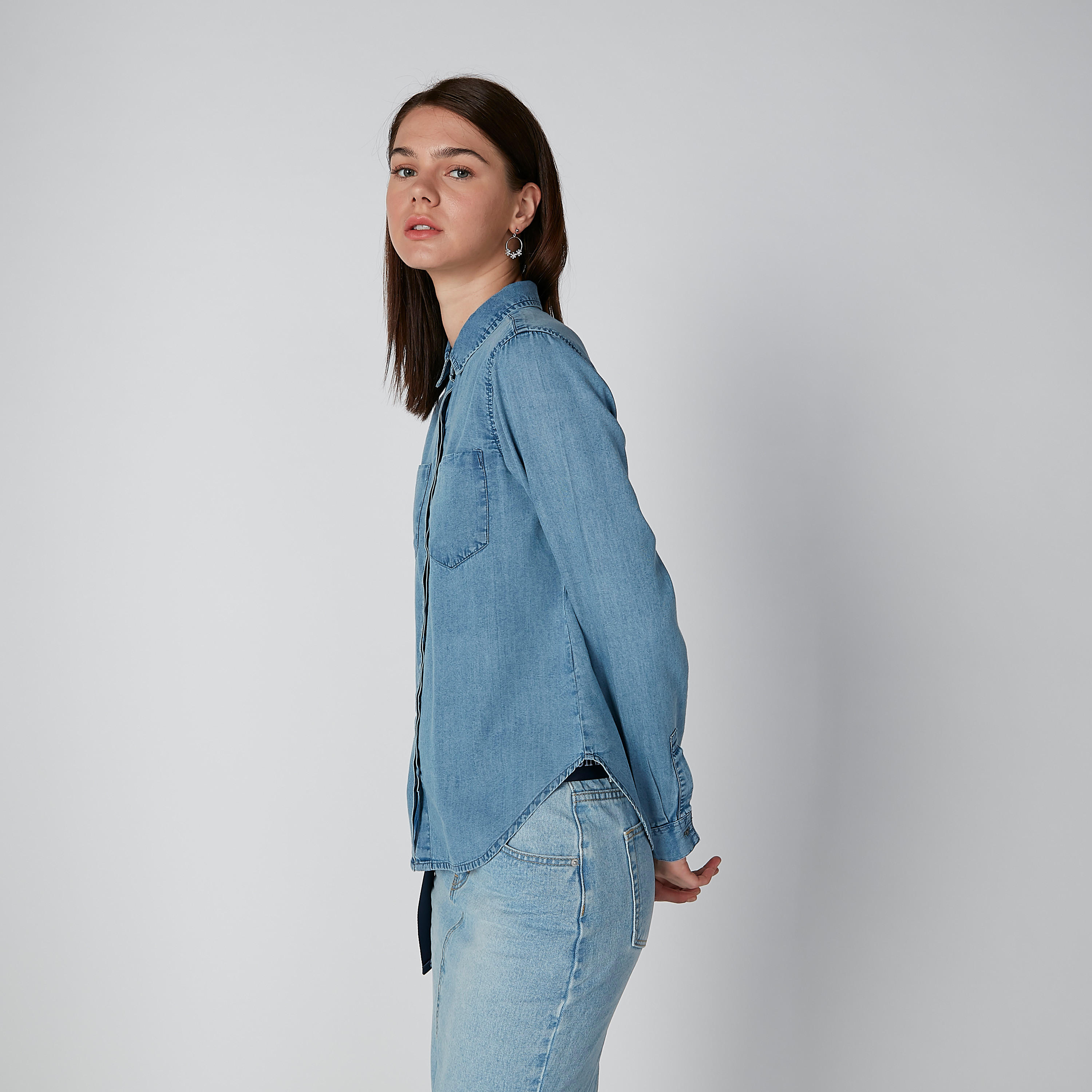 قميص دينم بأكمام طويلة وجيوب-women-clothing-shirtsandblouses-shirts-image-4