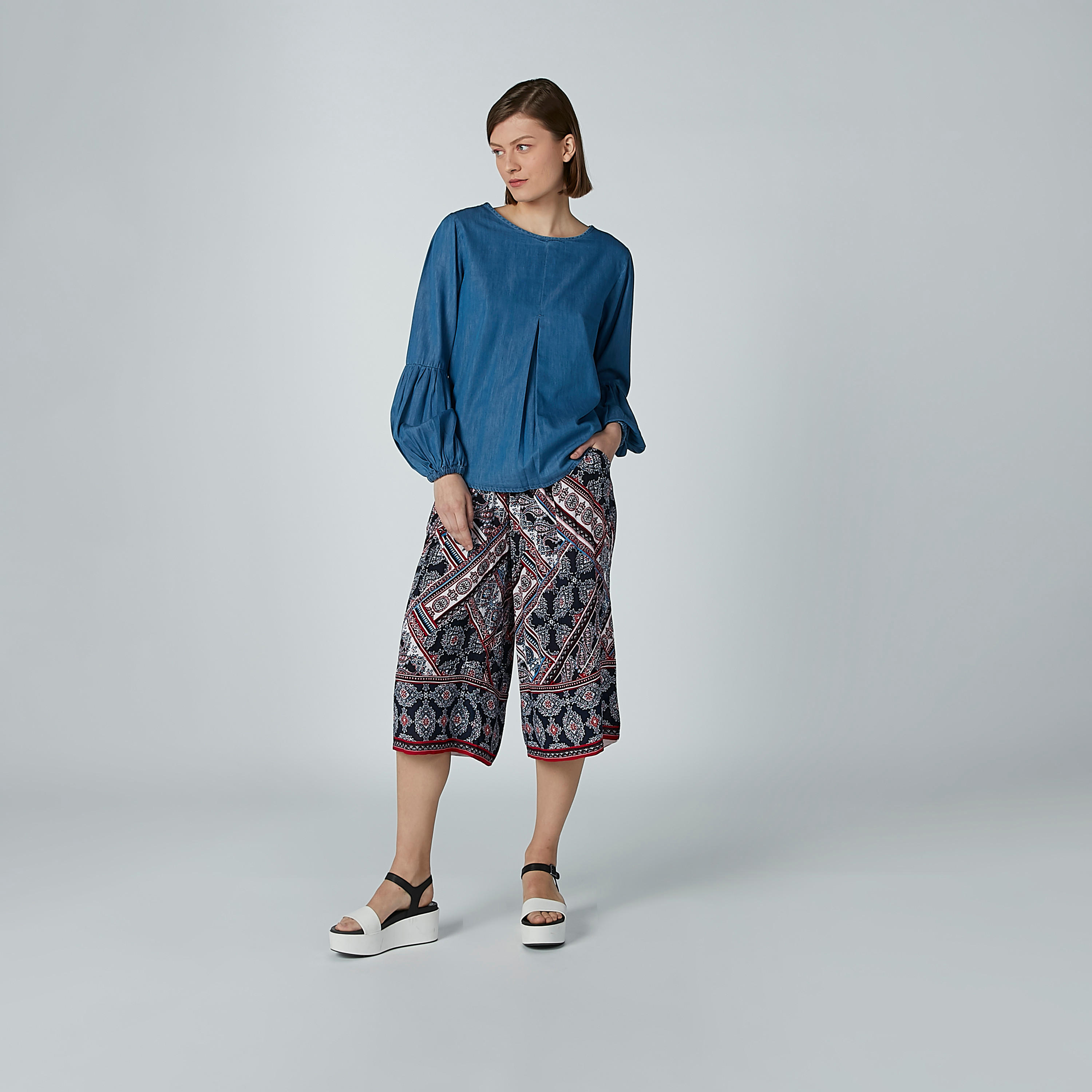 بلوزة سادة بياقة مستديرة وأكمام بيشوب طويلة-women-clothing-shirtsandblouses-blouses-image-2