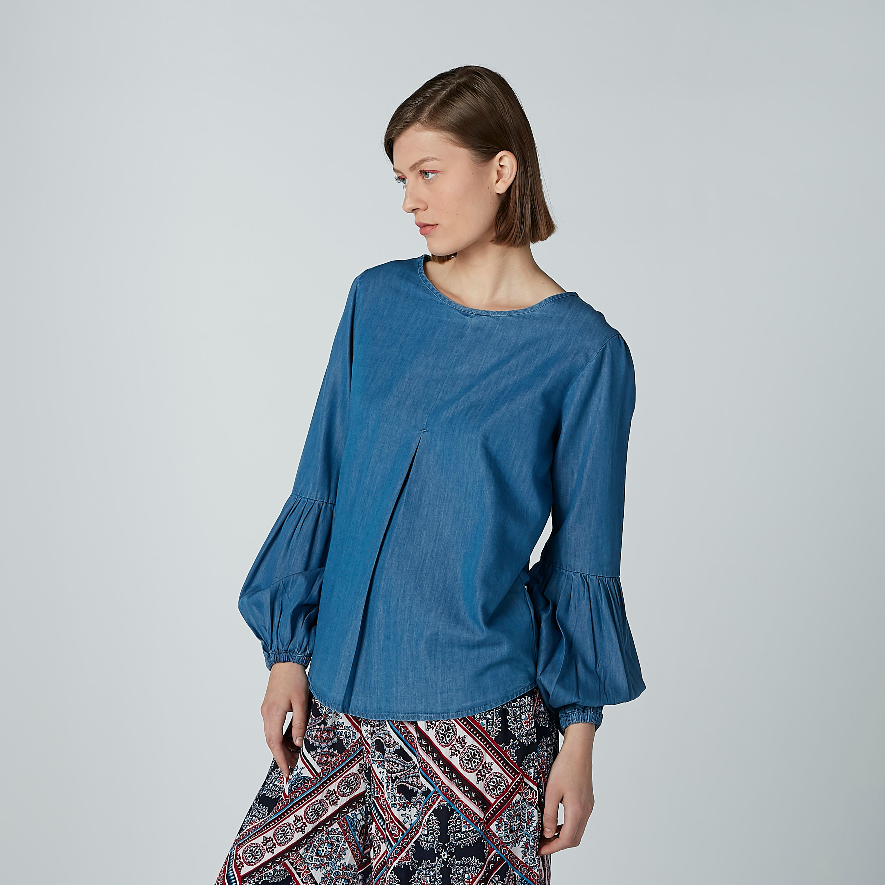 بلوزة سادة بياقة مستديرة وأكمام بيشوب طويلة-women-clothing-shirtsandblouses-blouses-image-3