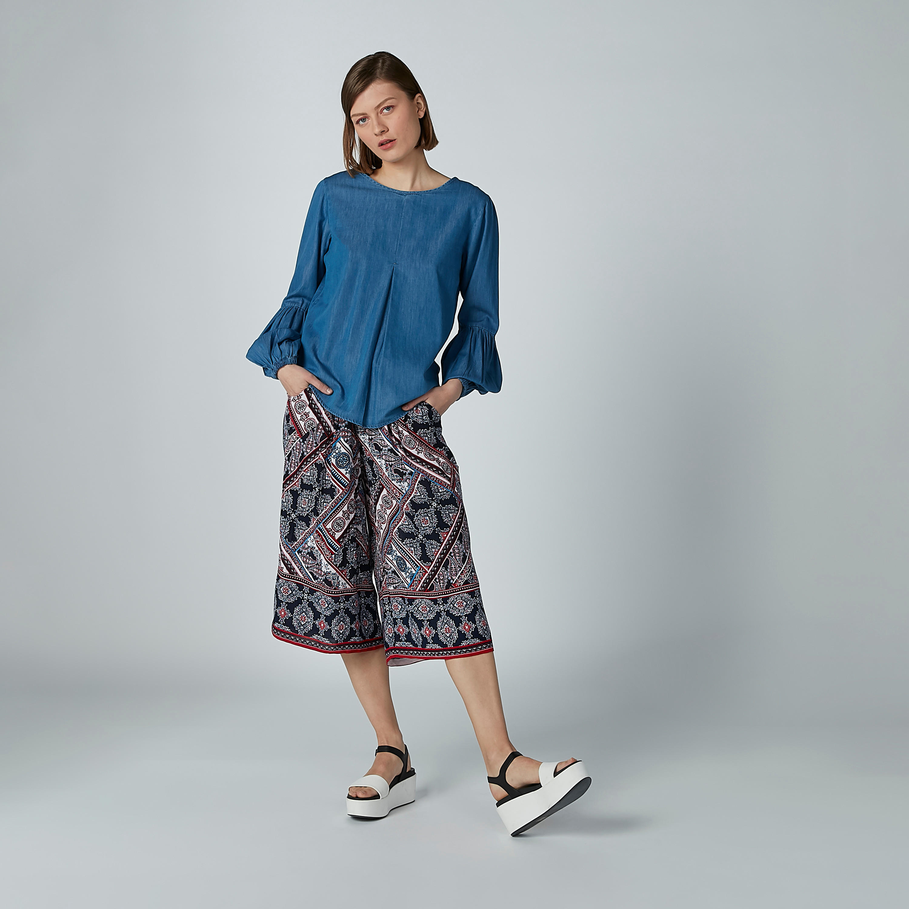 بلوزة سادة بياقة مستديرة وأكمام بيشوب طويلة-women-clothing-shirtsandblouses-blouses-image-5