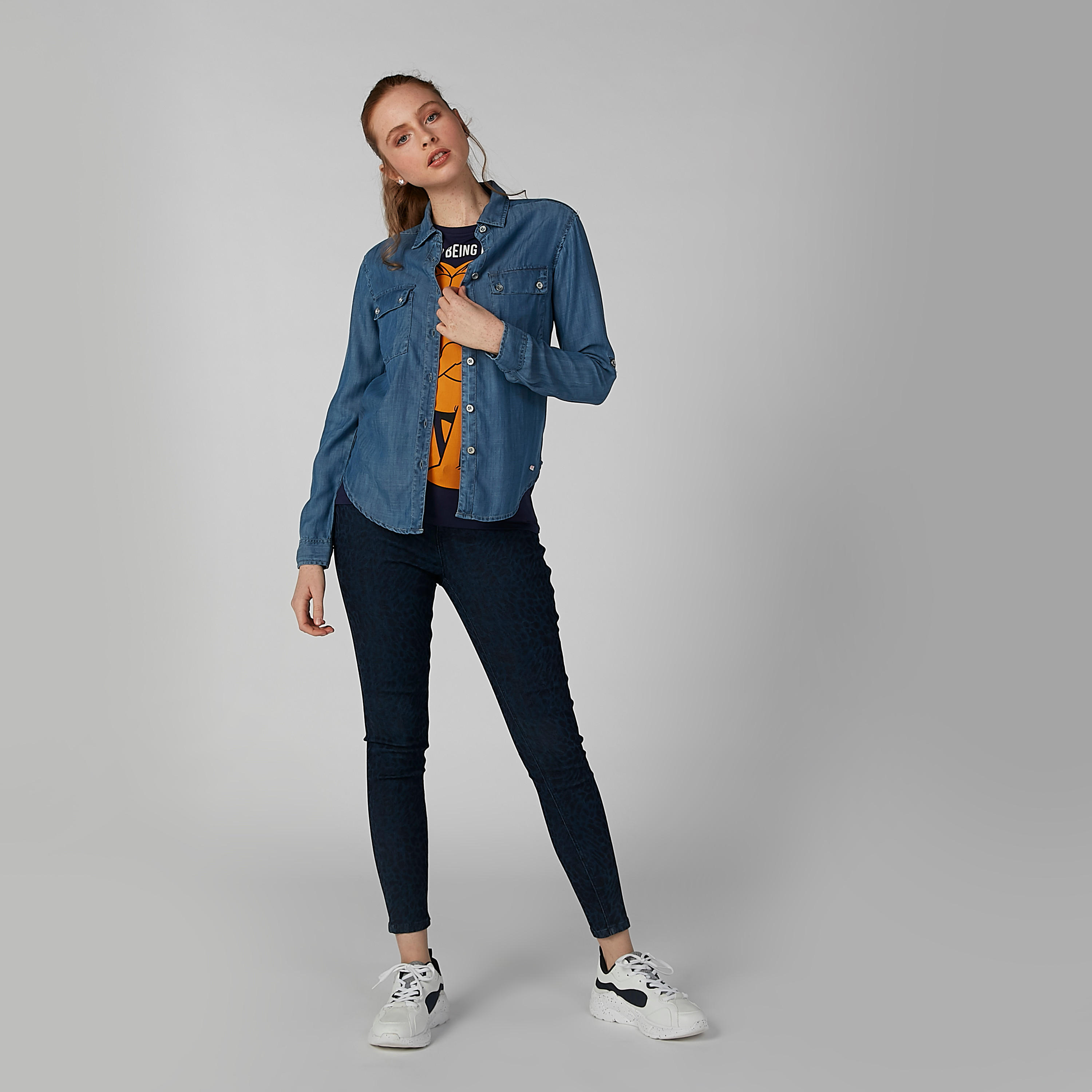 قميص من قماش الدنيم بأكمام طويلة وجيوب بطية-women-clothing-shirtsandblouses-shirts-image-2