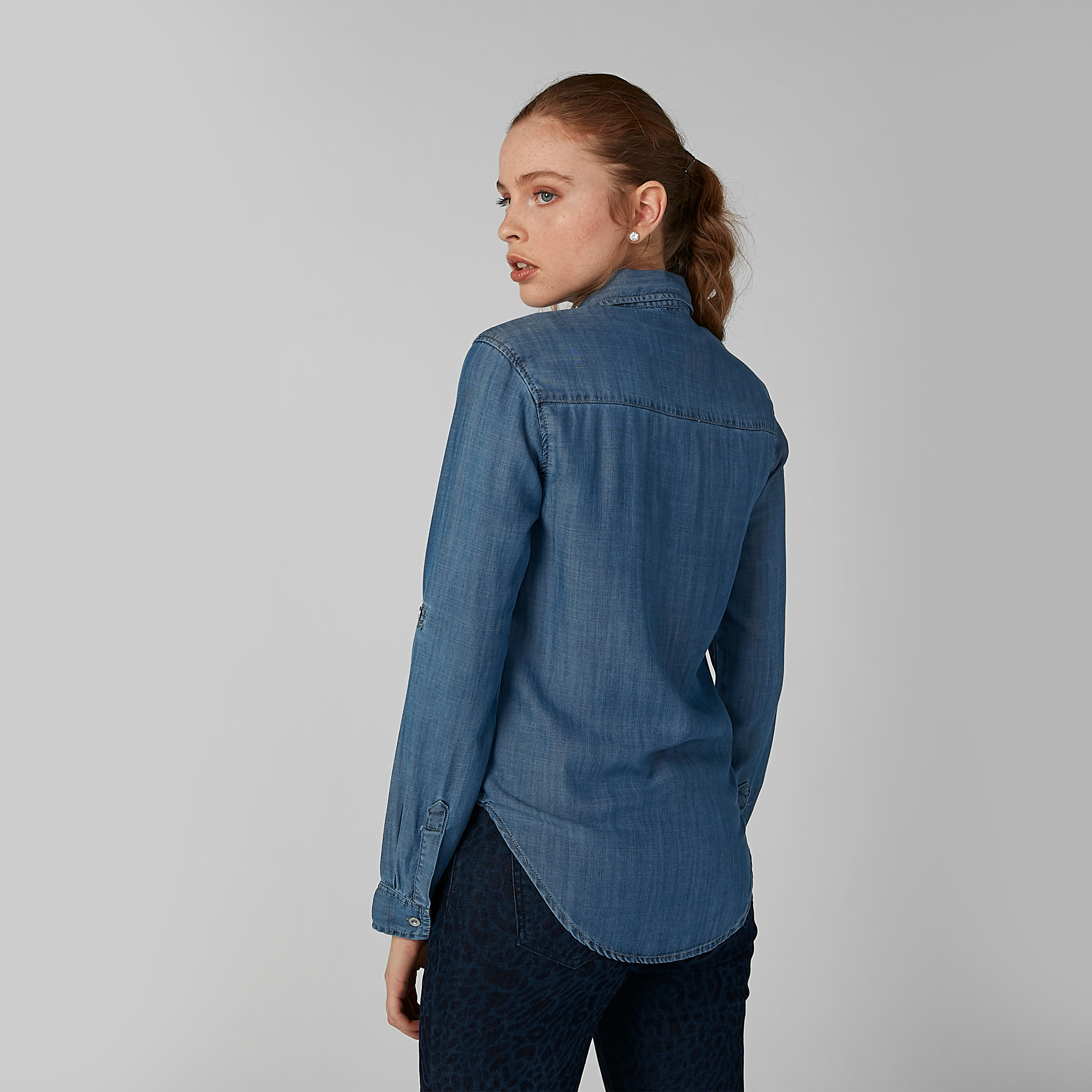 قميص من قماش الدنيم بأكمام طويلة وجيوب بطية-women-clothing-shirtsandblouses-shirts-image-3