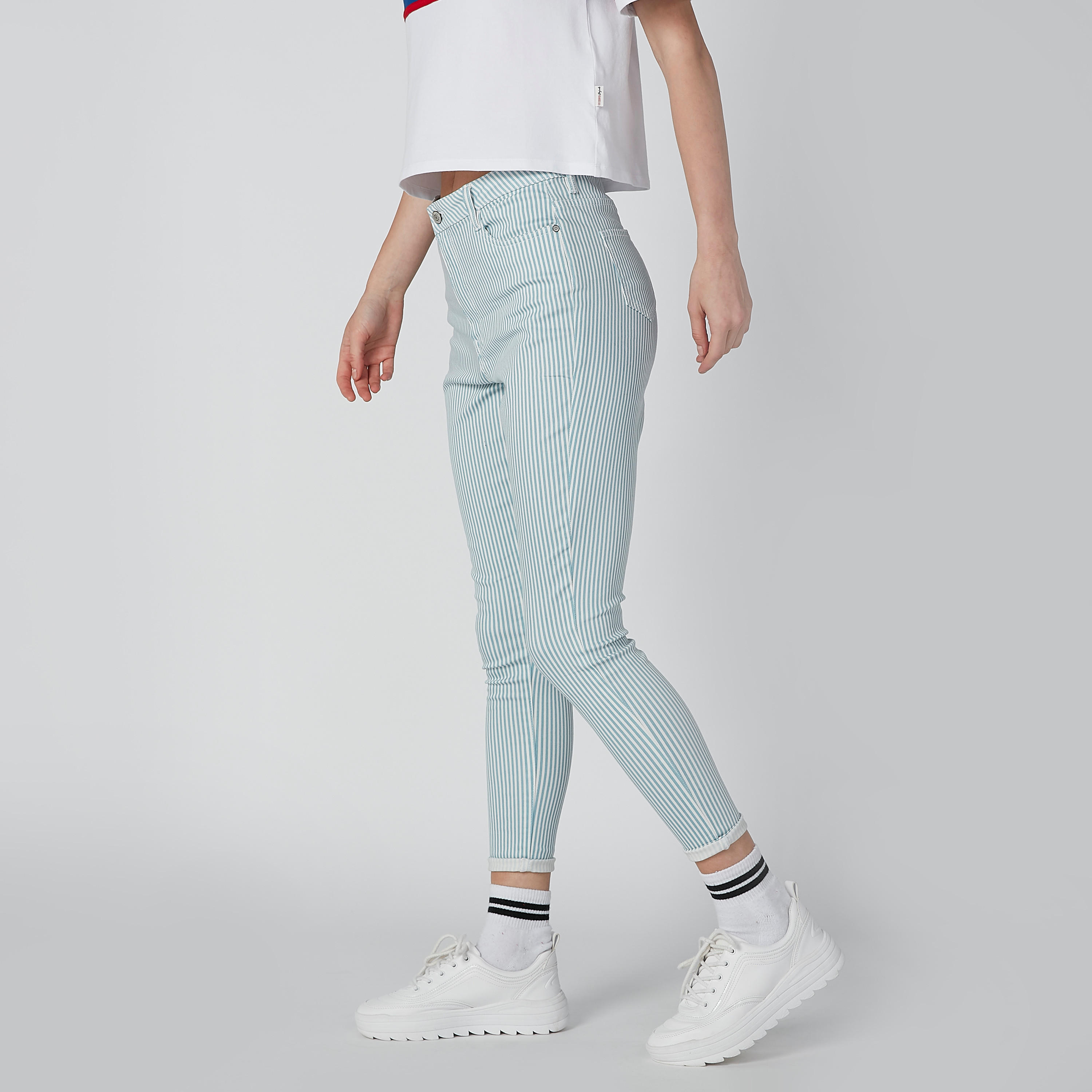 بنطال جينز مقلّم بجيوب وحلقات حزام-women-clothing-bottoms-jeans-image-3