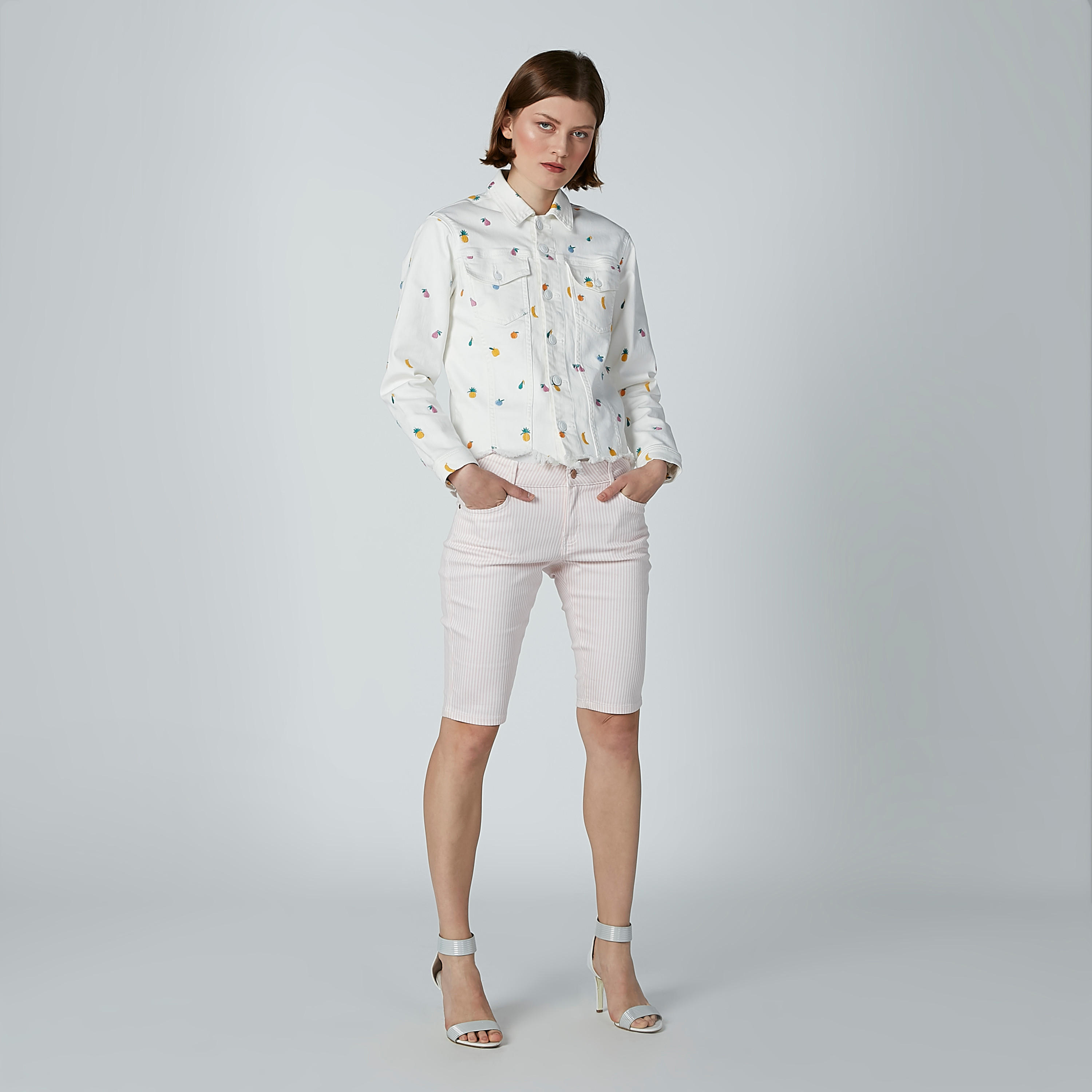 شورت مقلّم بجيوب-women-clothing-bottoms-shorts-image-1