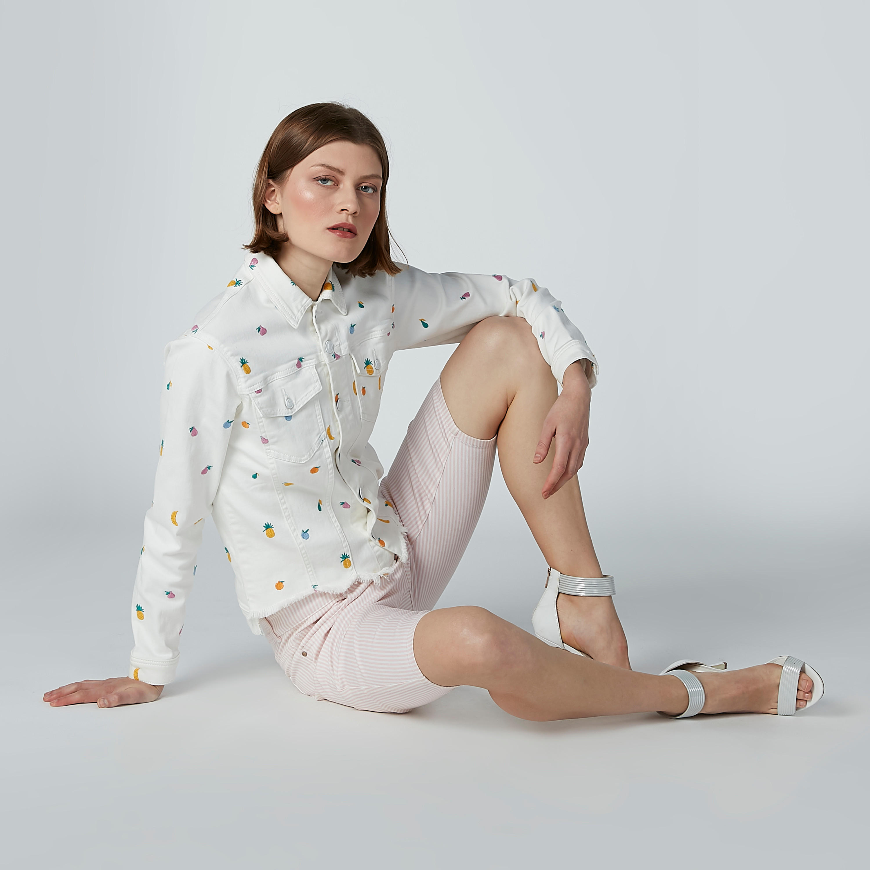 شورت مقلّم بجيوب-women-clothing-bottoms-shorts-image-5